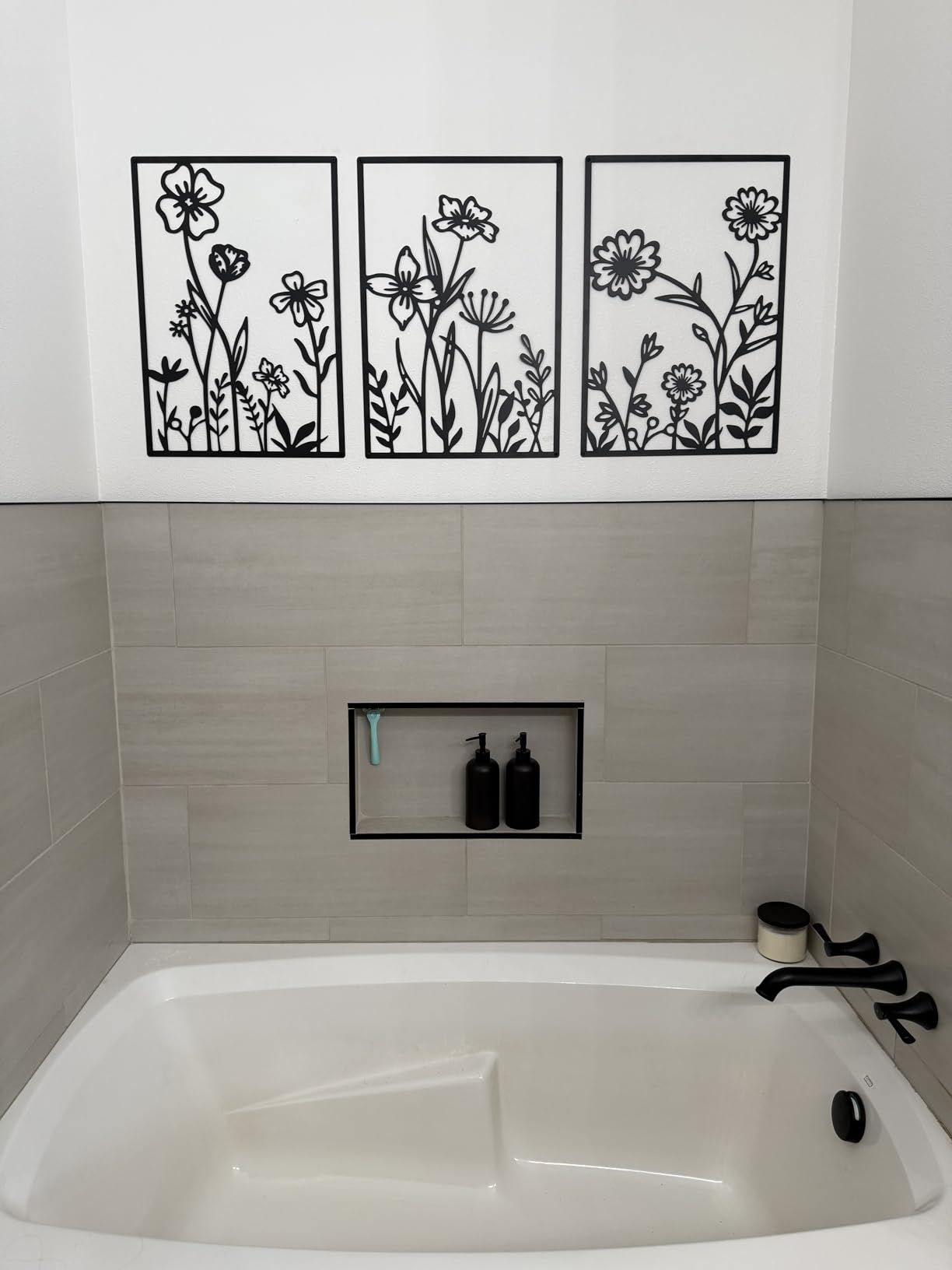 Sokurdeg Black Metal Flowers Wall Decor, Minimalist Floral Wall Hanging Art, Black Abstract Line Wall Art Sculptures for Bedroom Bathroom Living Room (4 Pcs, 12 x 17 in) customer photo 1