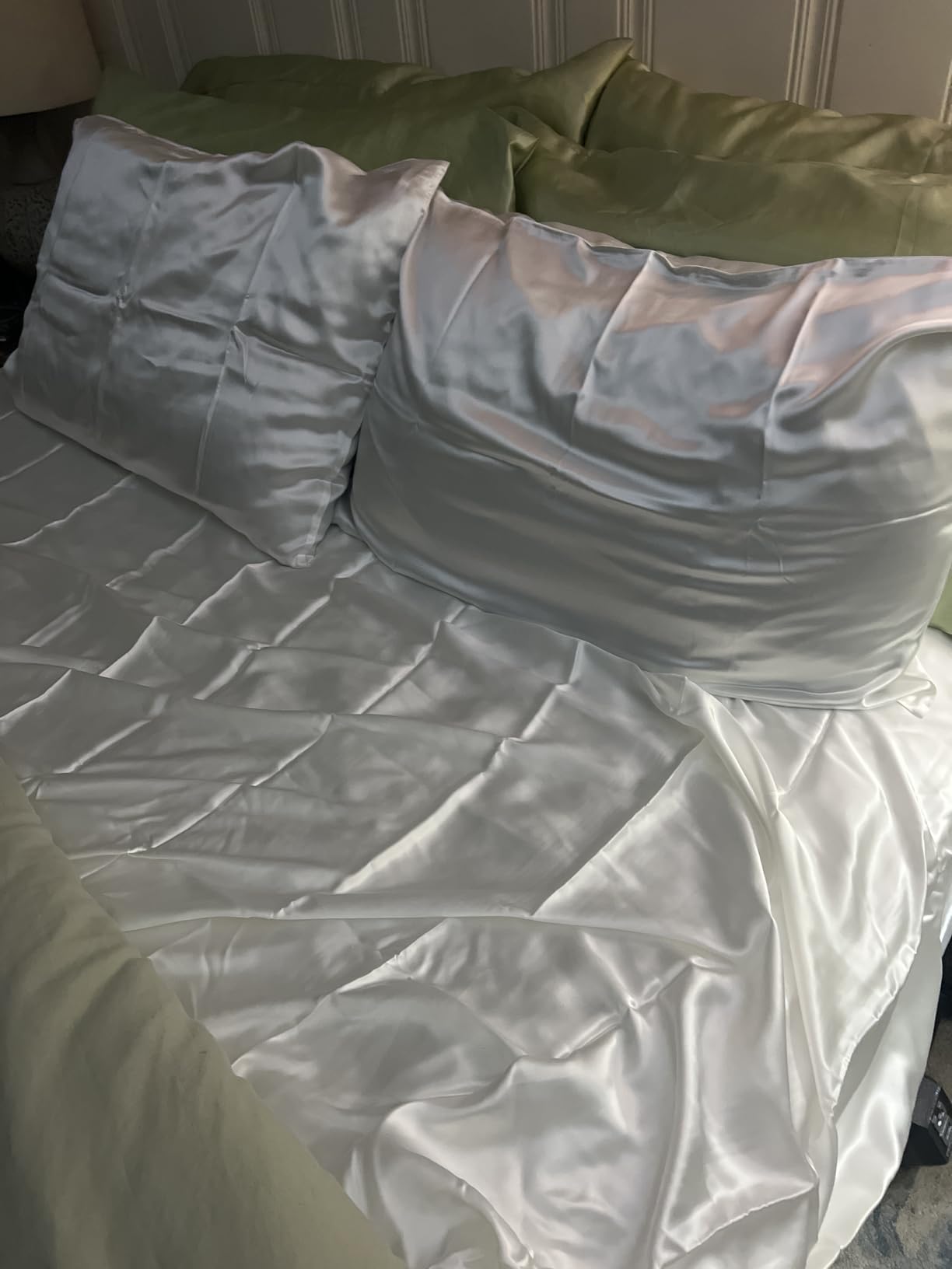 PROMEED 100% Pure Mulberry Silk Sheets King Set, Luxury 23 Momme 4pc Silk Bed Sheet Set, Includes Flat Sheet, Fitted Sheet and Pillowcases (Champagne, King) customer photo 1