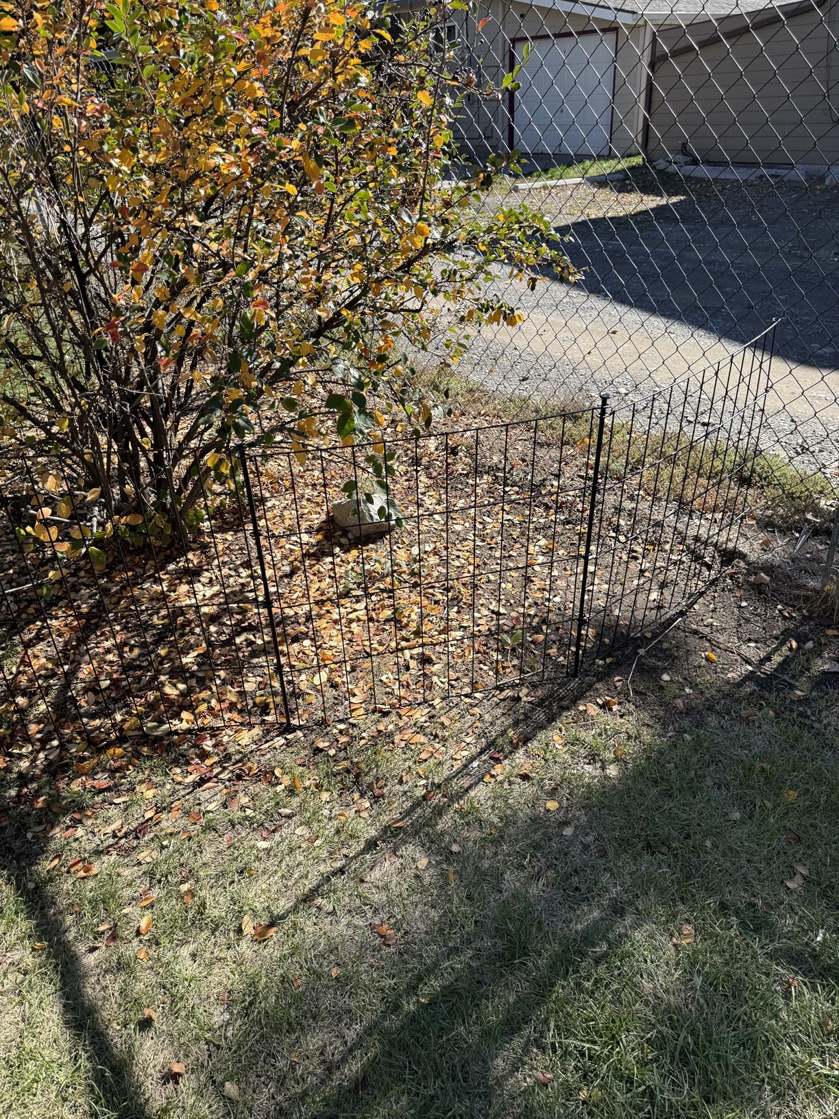 Metal Garden Fence 40in (H) x 23.3ft (L), 10 Panels + 11 Stakes Dog Fences Border Fence Animal Barrier, No Dig Garden Fencing for Yard Flower Bed Lawn Patio Outdoor, PIN402810 Black customer photo 2