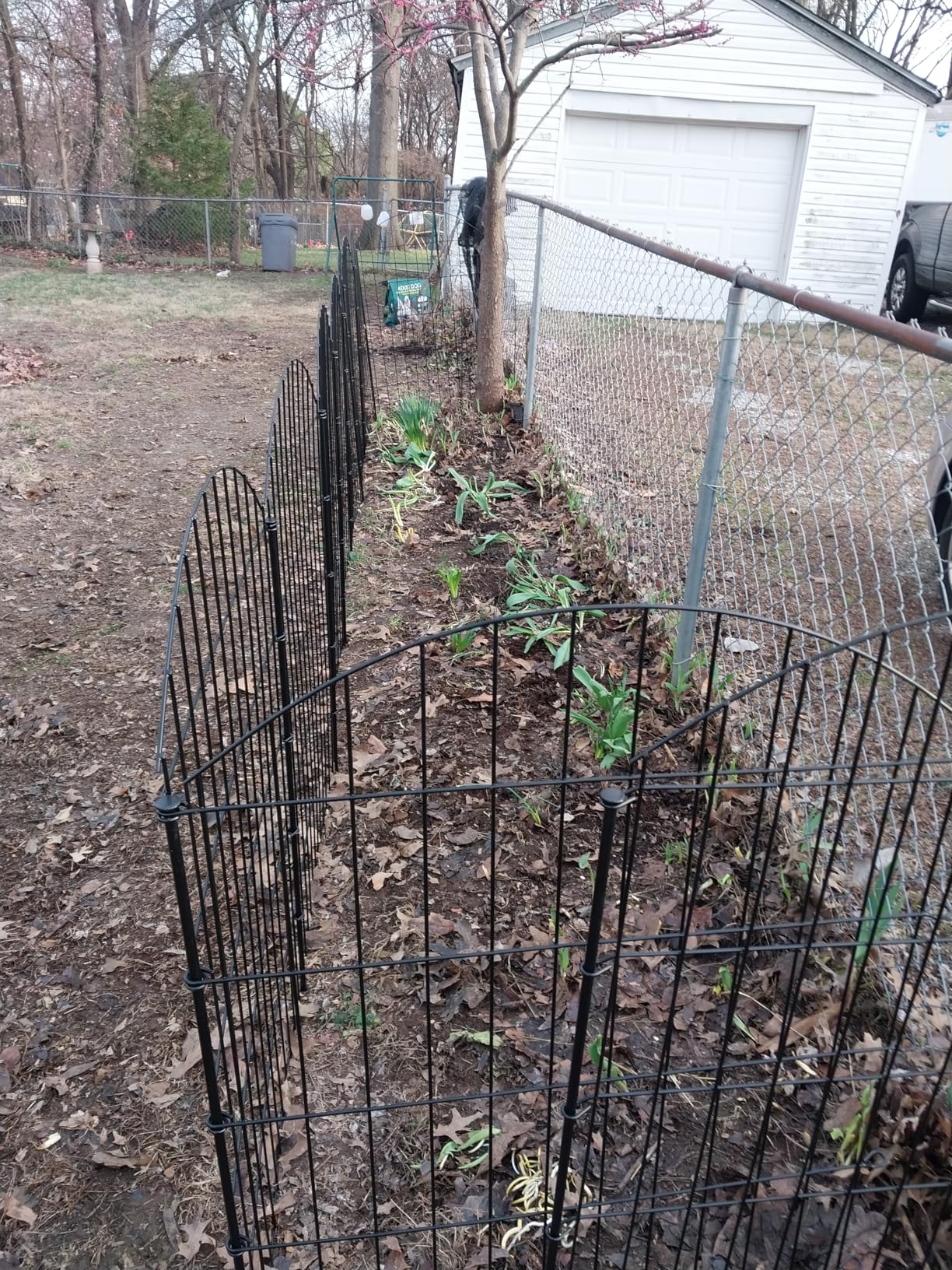 Metal Garden Fence 36in (H) x 23.3ft (L), 10 Panels + 11 Stakes Dog Fences Border Fence Animal Barrier, No Dig Garden Fencing for Yard Flower Bed Lawn Patio Outdoor, CTW3610 Black customer photo 2
