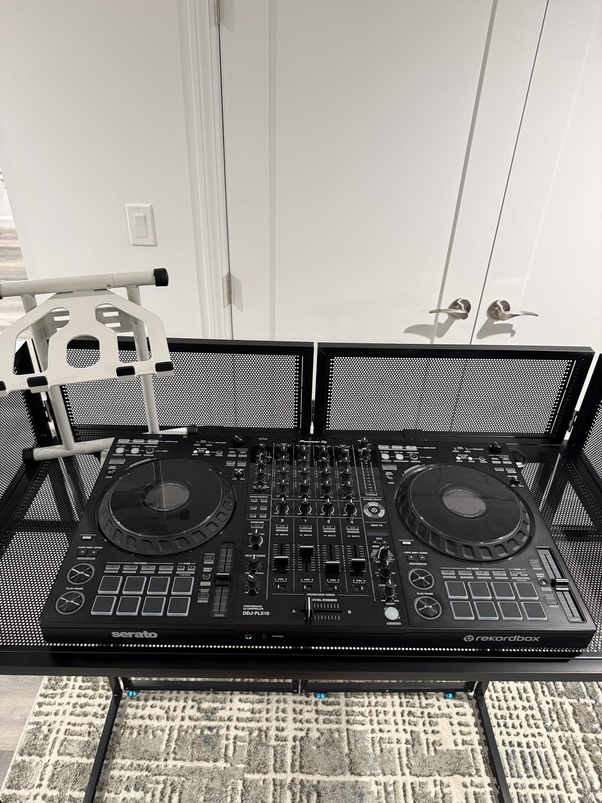 YooKoo Foldable DJ Booth for Tool-Free Assembly, DJ Table with White & Black Scrims, Metal Frame DJ Facade, DJ Stand with Cable Hole and Carry Bag, for Parties & Events & Small Studios customer photo 2