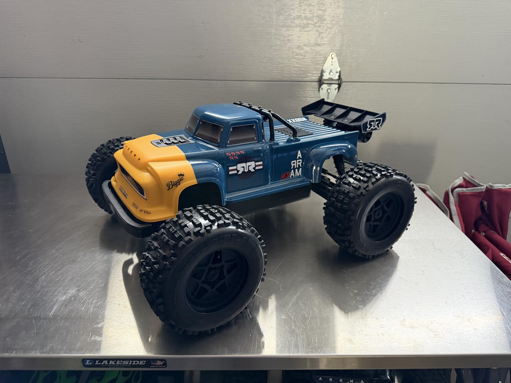 ARRMA RC Truck 1/8 Notorious 4X4 6S BLX Brushless V6 Stunt Truck RTR customer photo 1