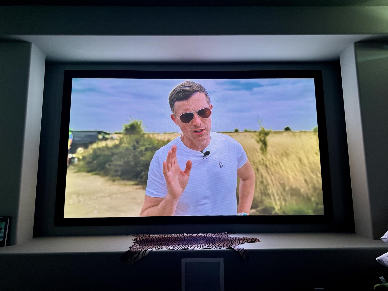 Valerion VisionMaster Pro2 Triple Laser Projector 4K, 15000:1 Contrast, 0.9-1.5x Optical Zoom, 2X Multitasking Power, IMAX, HDR10+, GTV, 4ms Lag-Free Gaming, 3000 ISO Lumens customer photo 1