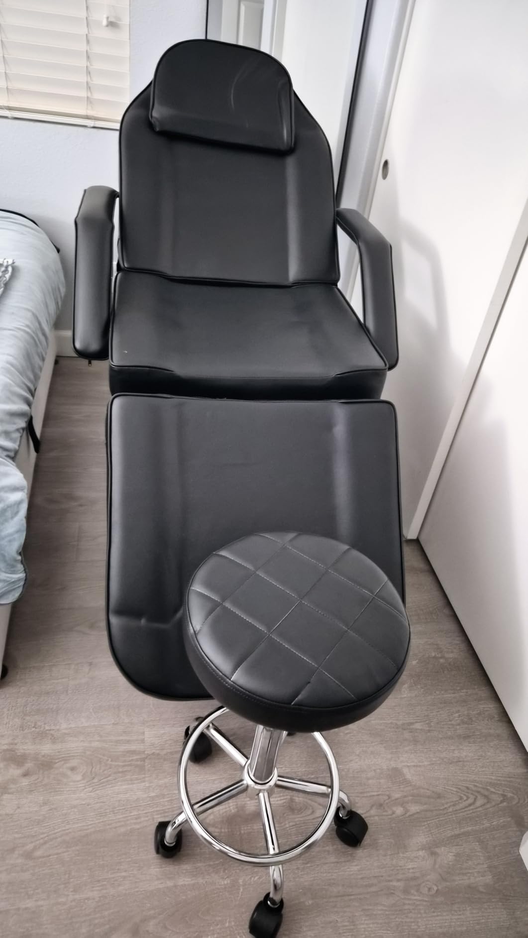 Facial Tattoo Chair Hydraulic Lash Esthetician Bed for Client, Beauty Barber Massage Table with Rolling Stool customer photo 1
