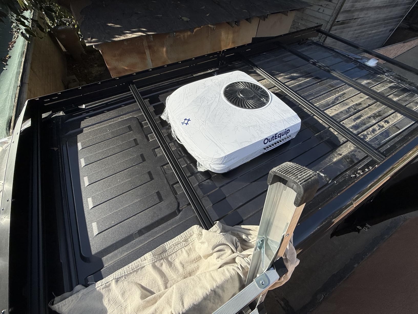 RV Air Conditioner, 12V 10000 BTU Rooftop Air Conditioner for RVs, Trucks, Vans, Campers, Tractor, Low Profile Quiet AC Unit, Battery Powered (w/heater) customer photo 2