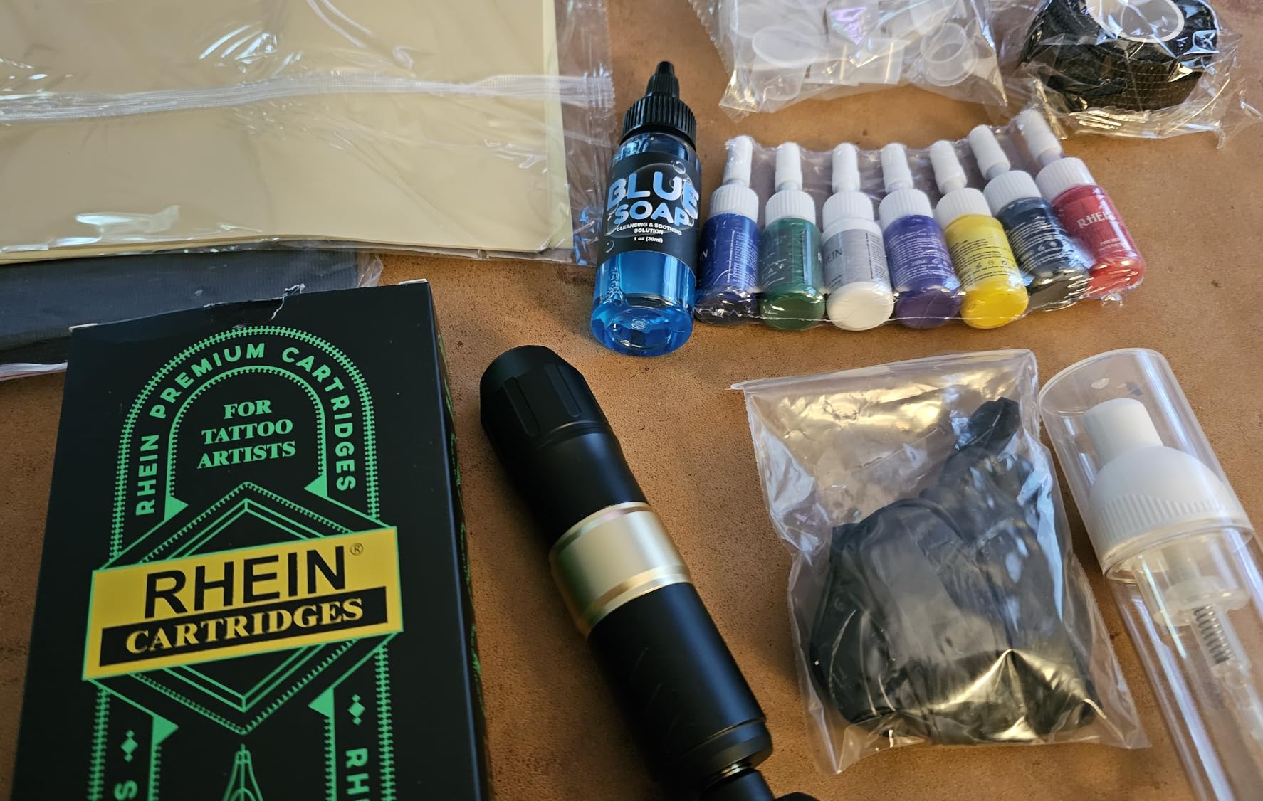 Tattoo Gun Kit Wireless Rotary Tattoo Machine Pen Kit with 1PCS Battery and 20 Pcs Cartridge Needles 7 Colors Ink Complete Tattoo Supplies RN-TK2004-1 customer photo 1