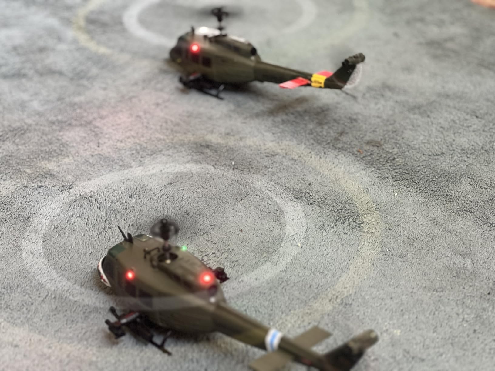 C032 UH-1 Huey RC Helicopter for Adults - 1/48 Scale 2.4G 6CH Flybarless Remote Control Helicopter Model, 3D Stunt Flight & High-Precision RC Airplane (Yellow-Blue(3 Batteries)) customer photo 1