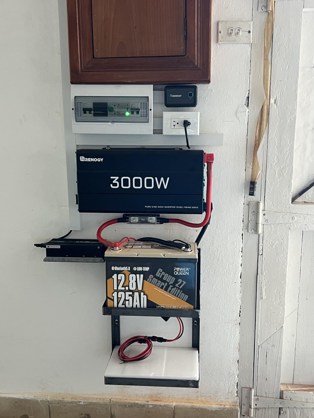 Power Queen Lithium Battery Group 27 Bluetooth LiFePO4 Battery 12.8V 125Ah, 1600Wh High Energy, Built-in 100A BMS with Low-Temp Protection, Max. 15000 Cycles for RV, Marine, Home Energy Storage customer photo 1