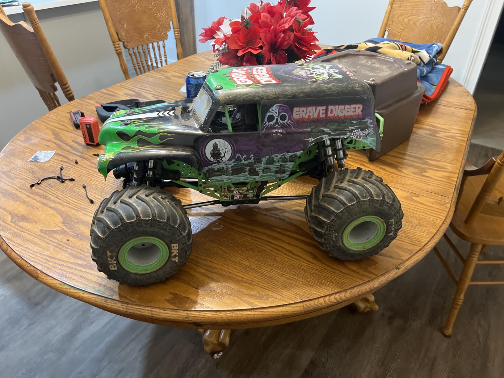 Losi LMT 2.0 4 Wheel Drive Solid Axle Monster Truck RTR - Son-Uva Digger customer photo 1