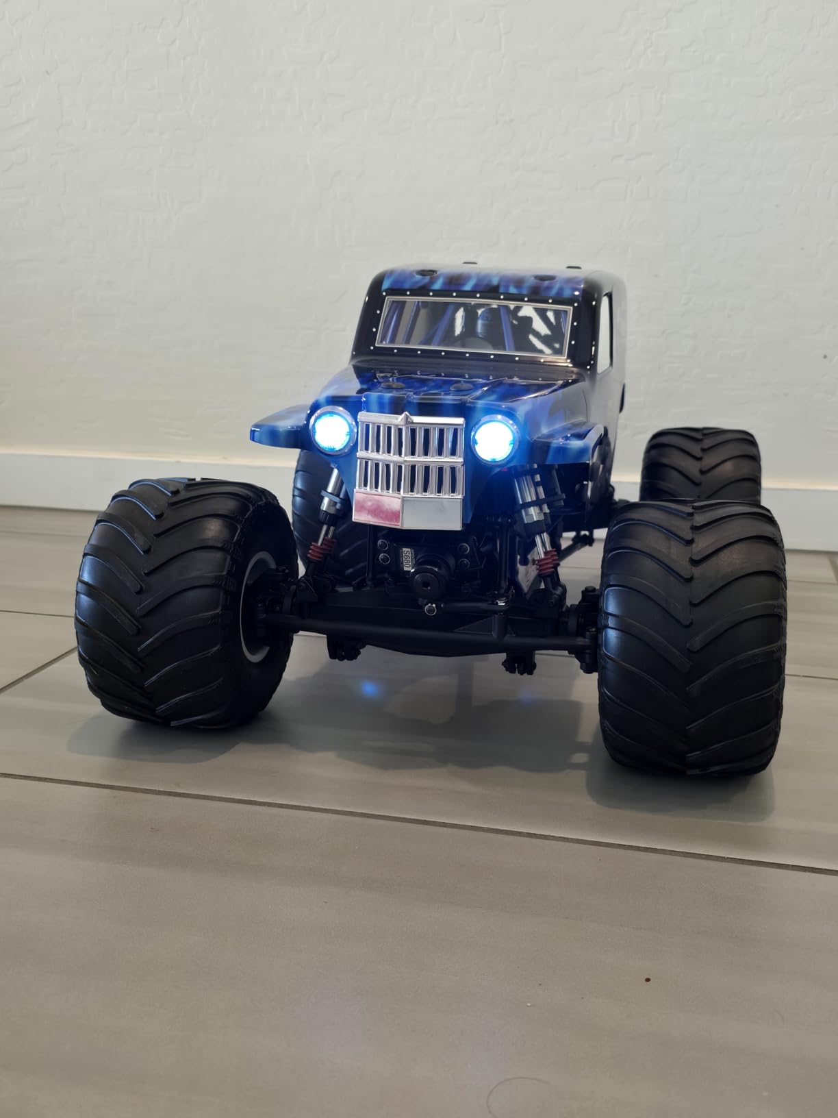Losi LMT 2.0 4 Wheel Drive Solid Axle Monster Truck RTR - Son-Uva Digger customer photo 2