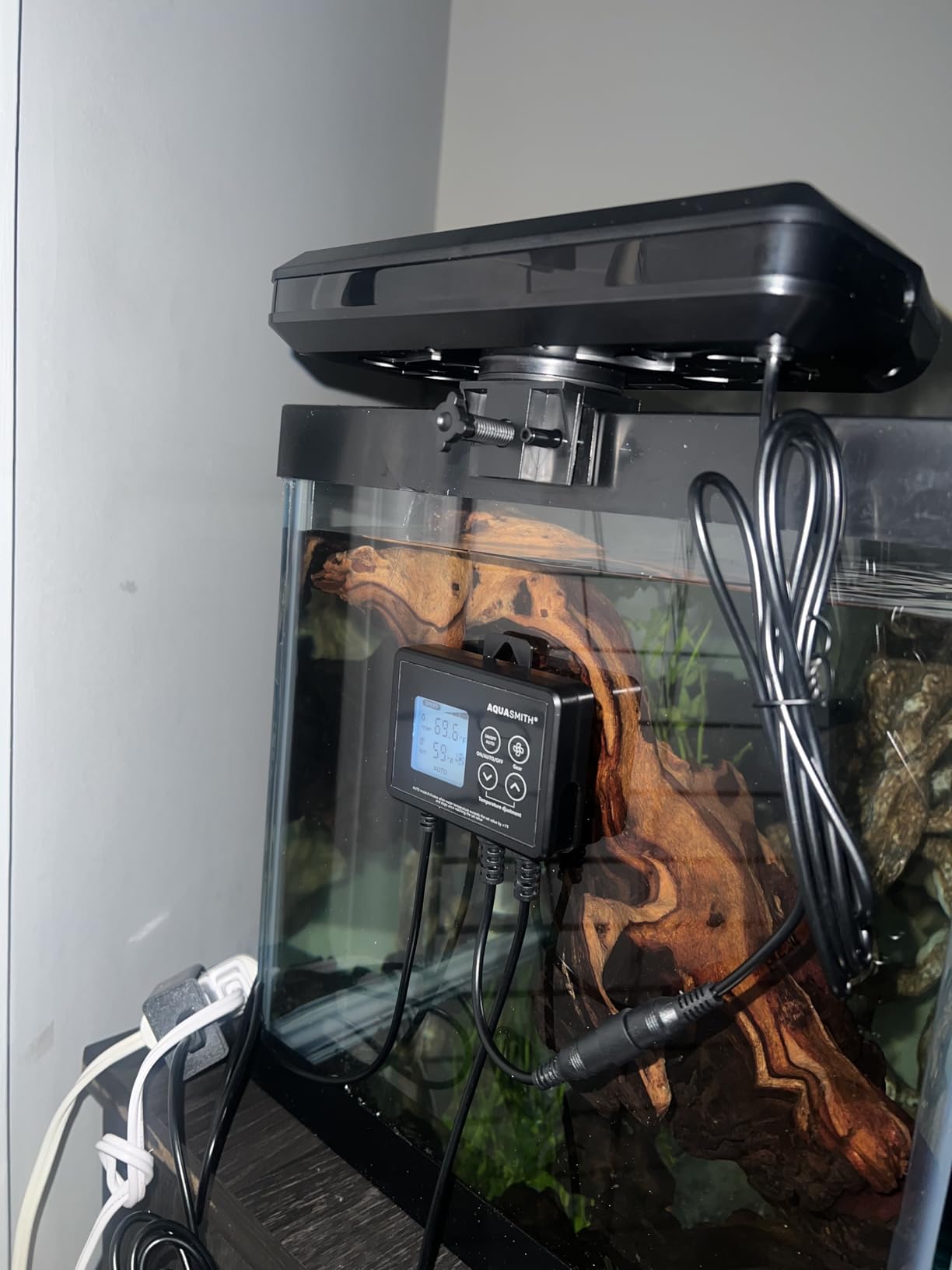 Aquarium Chiller Fan, Fish Tank Cooler with Temperature Control, Minimum Setting 59℉, Auto Start/Stop, Refrigeration Effect 3-7℉, 3-Speed Modes, for Axolotl Seawater Freshwater Coral Grass Tank customer photo 1