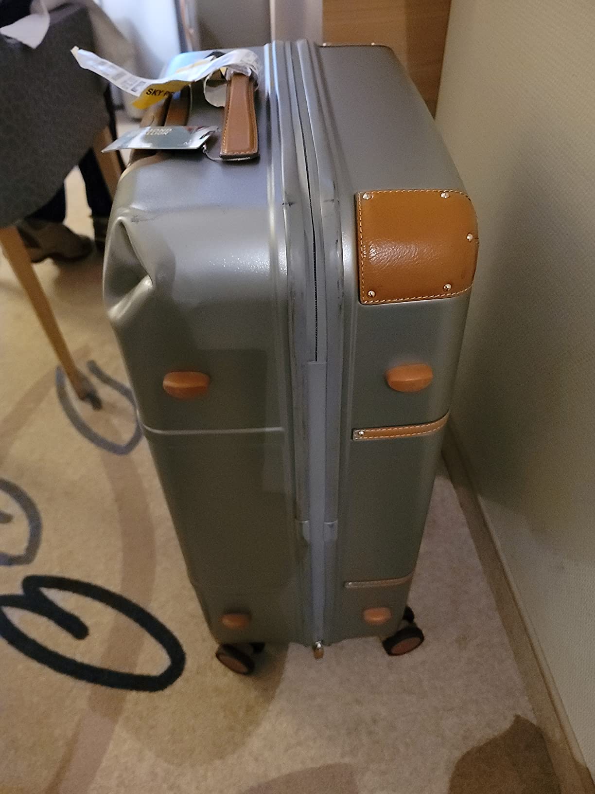 Bellagio 3.0 Spinner Trunk - Luxury Hardshell Carry On Luggage with Large Wheels,Telescopic Handle, Leather Detailing - Expandable Rolling Suitcase - 21