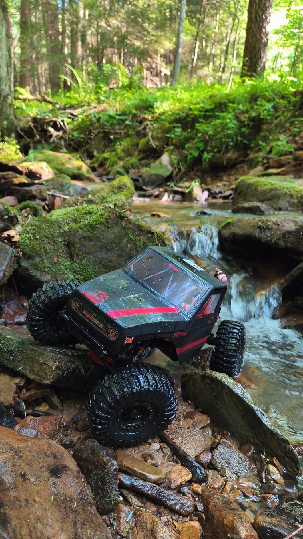 Redcat Ascent Fusion 1:10 Scale RC Rock Crawler, Brushless Motor, 4WD, Carbon Fiber Frame, Black customer photo 2
