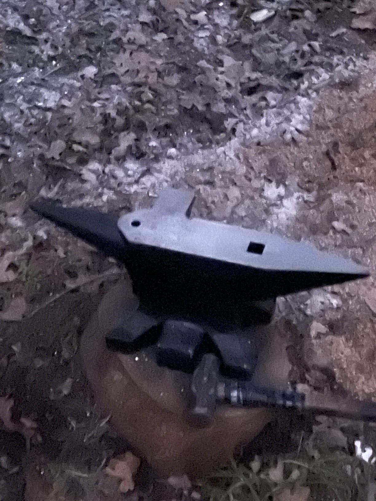 Easmvetaln 65 Lbs Cast Steel Anvil, Multi-Head Shaped Steel Anvil, Blacksmith Anvil with Round Horn, Sharp Corner and Step, Professional Metalsmith Tool for Bending, Shaping and Forging, Black customer photo 2