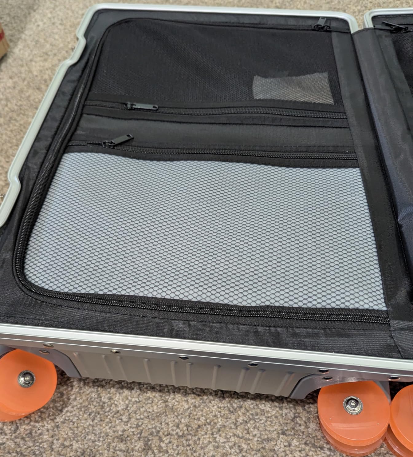 22x14x9 inch Zipperless Cabin Suitcase, 22 Inch 100% All Aluminum Shell Carry-on Suitcase, 56x36x22cm Aluminum Luggage Cabin, Aluminium Zipperless Carry On Luggage with Skate-Grade PU Wheels, TSA Locks customer photo 1