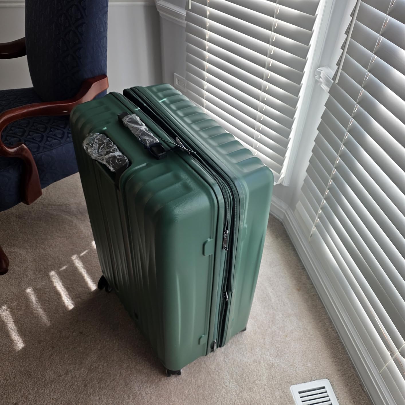 Cervia 3pc Hardside Expandable Luggage Set, 360° Spinner Wheels, Lightweight Suitcase, TSA-Approved Locks, Durable, (21