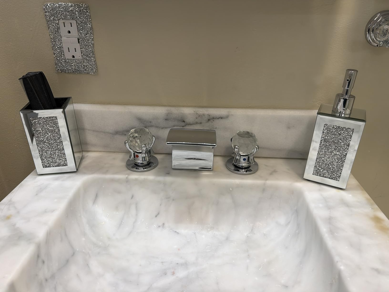Luxury 2-Piece Bathroom Set, 150ml Diamond-Embedded Glass Soap Dispenser and Toothbrush Holder, Elegant Vanity Organizer for Modern Bathrooms customer photo 1