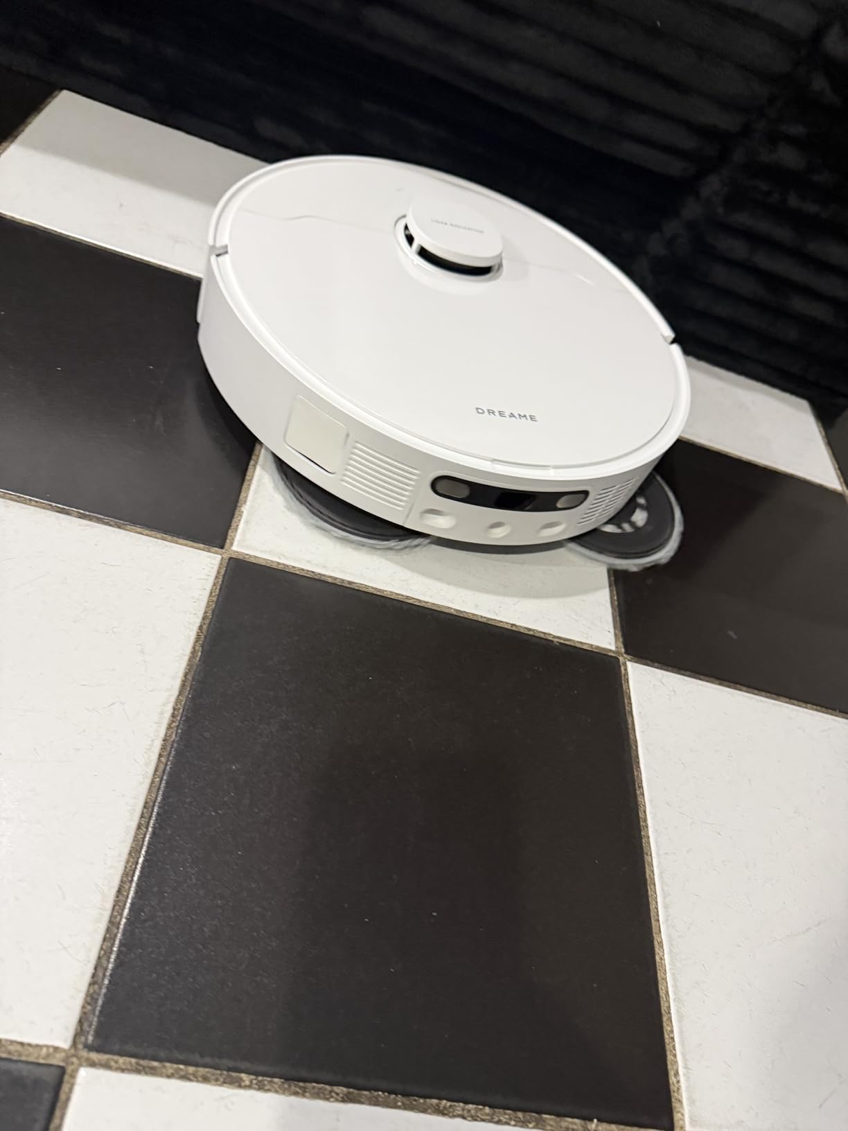 Dreametech L40 Ultra Gen 2 Robot Vacuum and Mop with 25,000Pa Suction, Extendable Side Brush and Mop, All-in-One Self-Emptying & Cleaning Dock, Voice & App Control, White customer photo 2