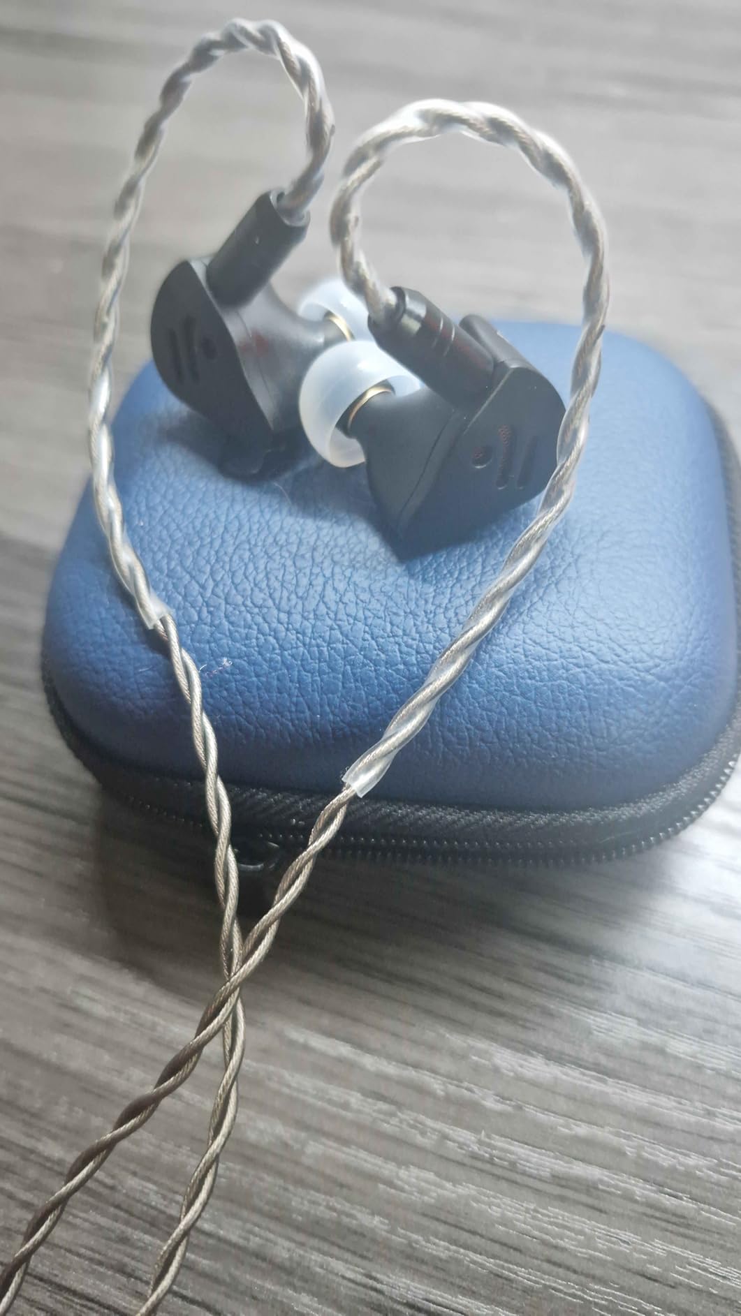 Fosi Audio IM4 Open-Back IEM Earphones, in Ear Monitor Wired Earbuds, 10mm Single Dynamic Driver, IEMs for Audiophiles, Gaming and Studio, 3.5mm 2-Pin 0.78mm Detachable Cables, N52 Dual Magnets customer photo 1