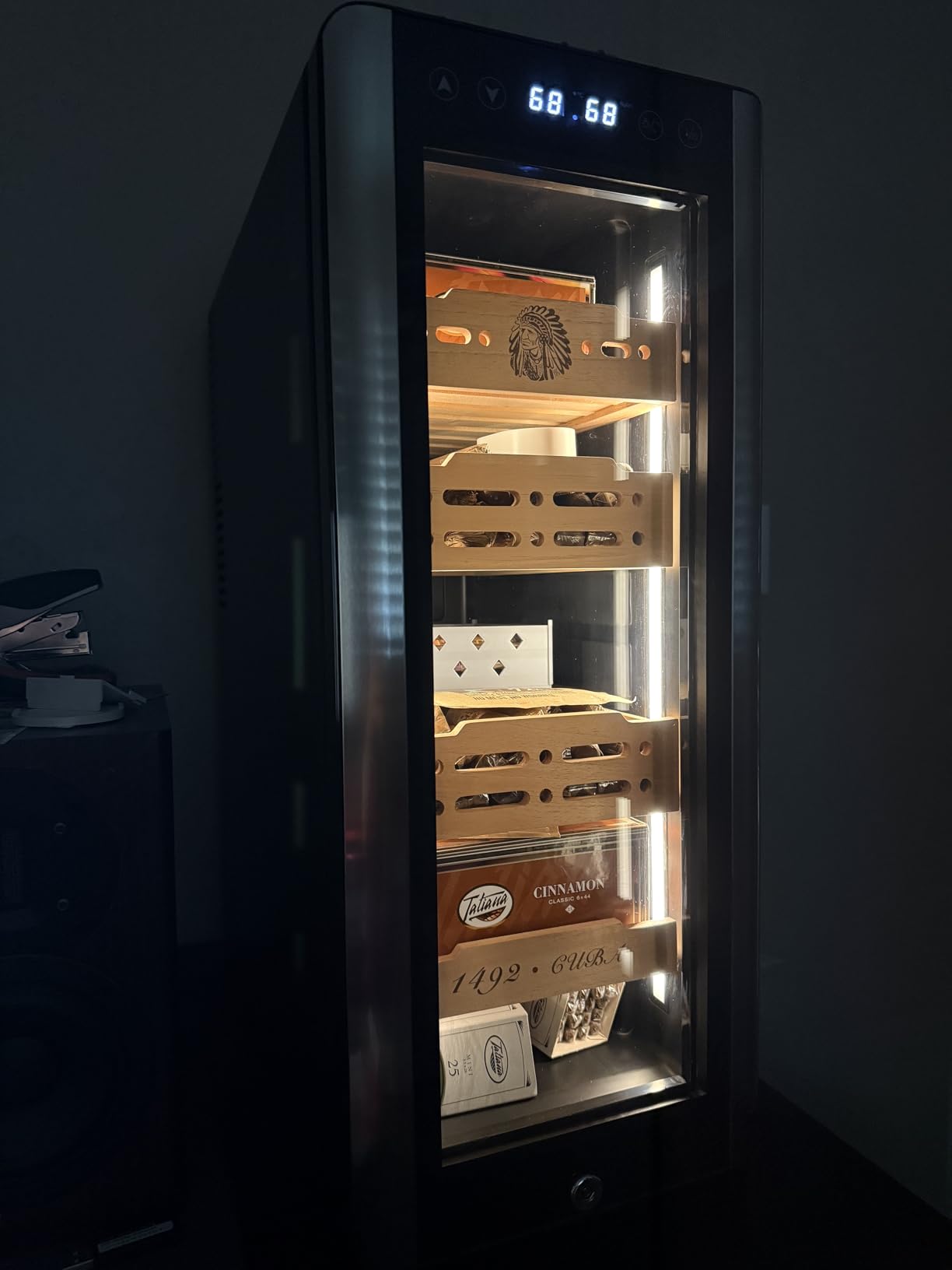 LIHTUN 16L Electric Cigar Humidor Cabinet with Light for 100 Cigars, Thermoelectric Cooling, Adjustable Temp and Humidity, Digital Display, 2 Removable Cedar Shelves, Lock, Gift for Men customer photo 2