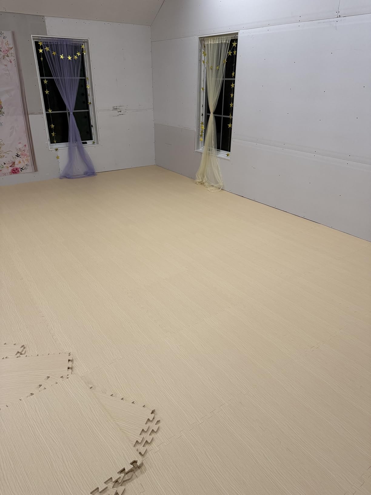 Sorbus 120 Sq. Ft. Wood Grain Floor Tiles Foam Mat EVA Interlocking Mats Tile 3/8-Inch Thick Flooring Wood Puzzle Exercise Mats w/Borders - Home Playroom Basement, Apartment, Trade Show, Baby, Dance customer photo 1