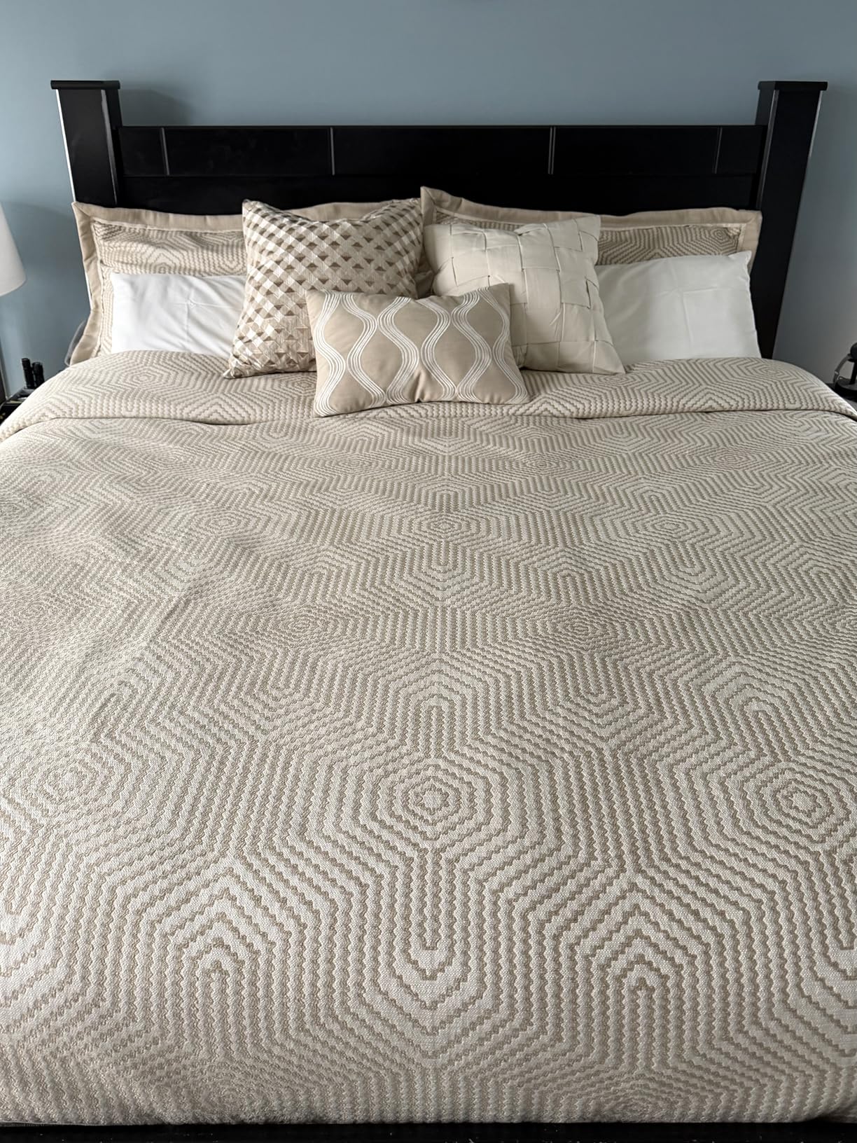 Madison Park Signature Queen Luxury Jacquard Comforter Set, Removable Duvet Cover with Insert, Oversized Overfilled Bedding, Hand-Guided Embroidered Texture Accents, Geometric Ivory, 8-Piece customer photo 1