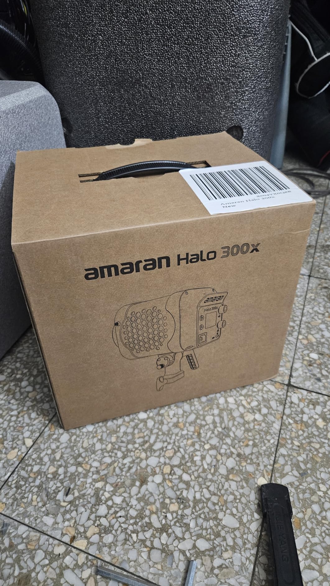 Amaran Halo 300x Bi-Color COB LED Video Light, 305W Continuous Output Lighting 2700K-6500K, 16200 Lux@1m App/DMX Control, Bowens Mount Studio Monolight for Photography, Livestreaming, Video Production customer photo 1