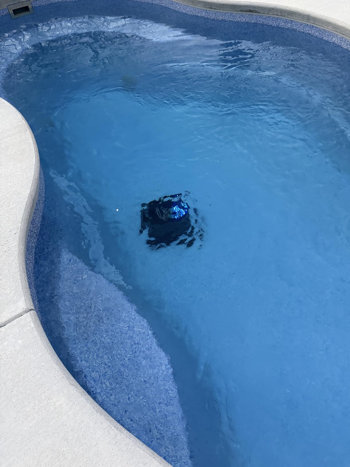(2026 New) AIPER Scuba V3 AI Vision Cordless Robotic Pool Cleaner, 10x Faster Pool Cleaning with AI Patrol, 24/7 Auto Cleaning, Smart Waterline Parking & Multi-Layer Filtration, Gray customer photo 2