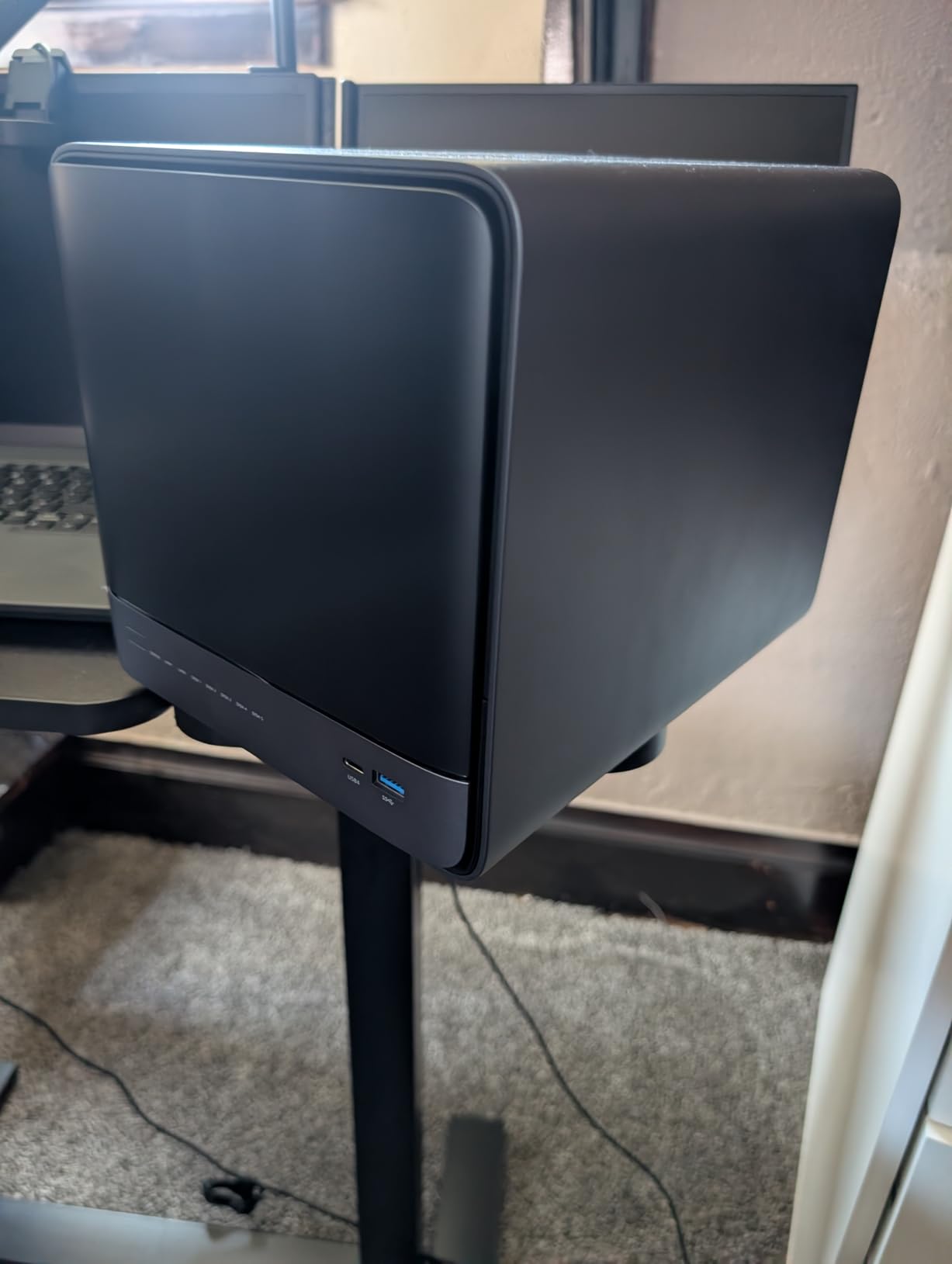 MINISFORUM N5 Air 5-Bay Desktop NAS with up to 174 GB Storage, AMD Ryzen 7 255 (8C/16T) CPU, Dual DDR5 RAM Slots (up to 96 GB), 1x 10GbE, 1x 5GbE, 2X USB4 (8K), HDMI 8K, OCuLink, 3X M.2 Slots customer photo 1