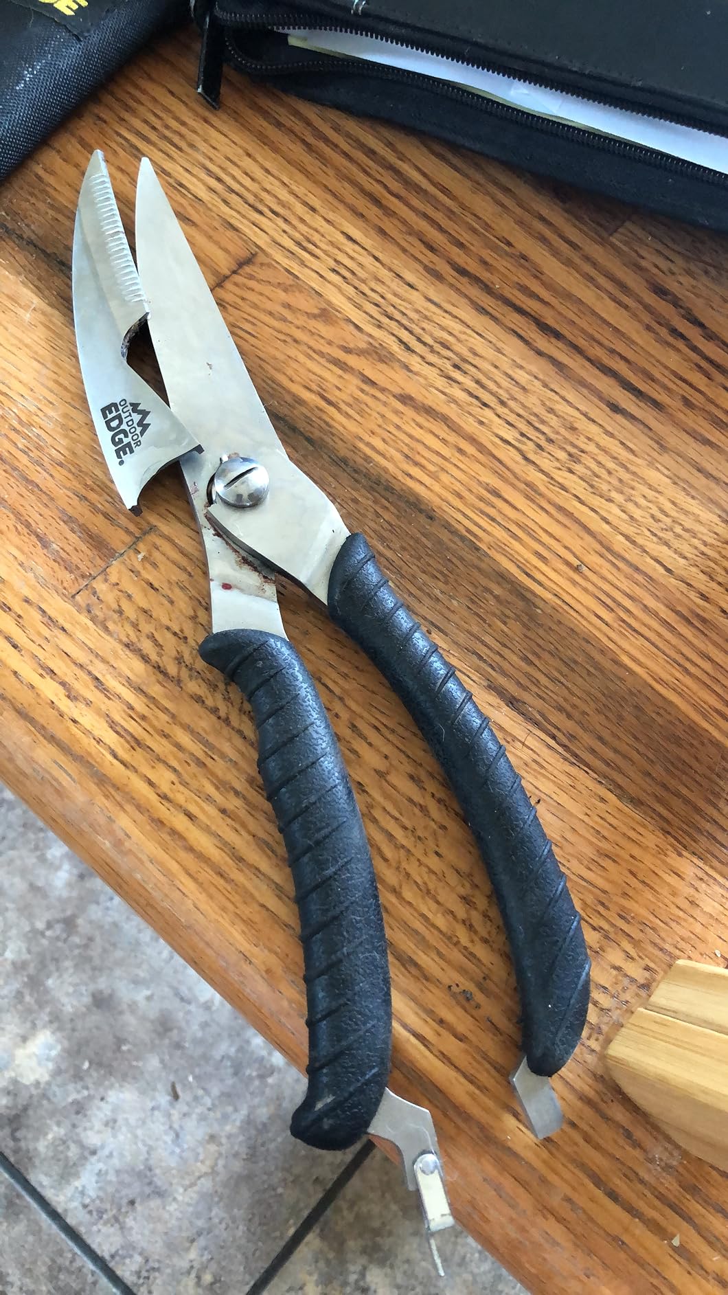 Outdoor Edge Game Shears - Spring Loaded with Serrated Edge and Bone-Breaking Notch for Quartering Birds, Small Game, and Fish with Nylon Belt Sheath customer photo 1