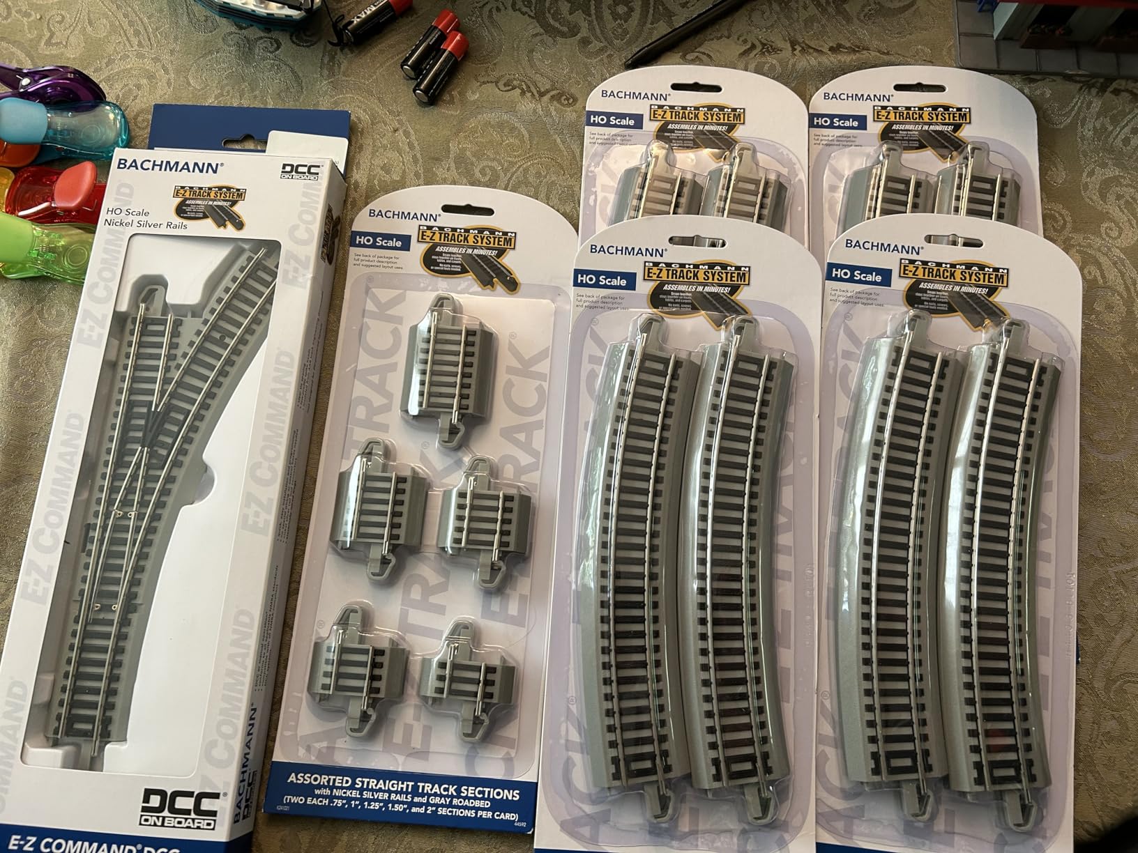 Bachmann Trains - E-Z COMMAND DCC Equipped Turnout Right - Nickel Silver E-Z Track with Grey Roadbed - HO Scale customer photo 1
