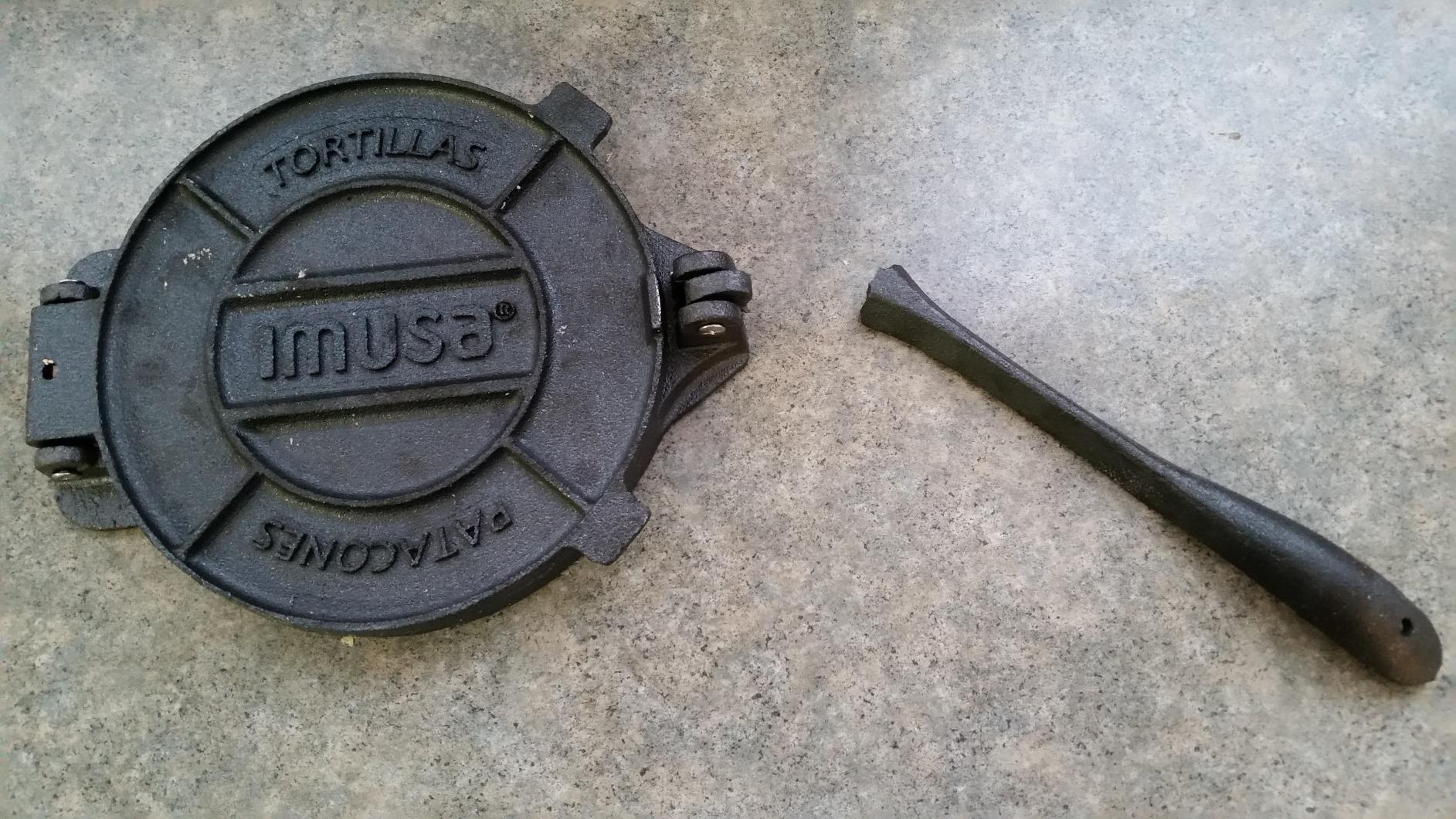 IMUSA USA Cast Iron Tortilla Press 8-Inch, Black customer photo 2