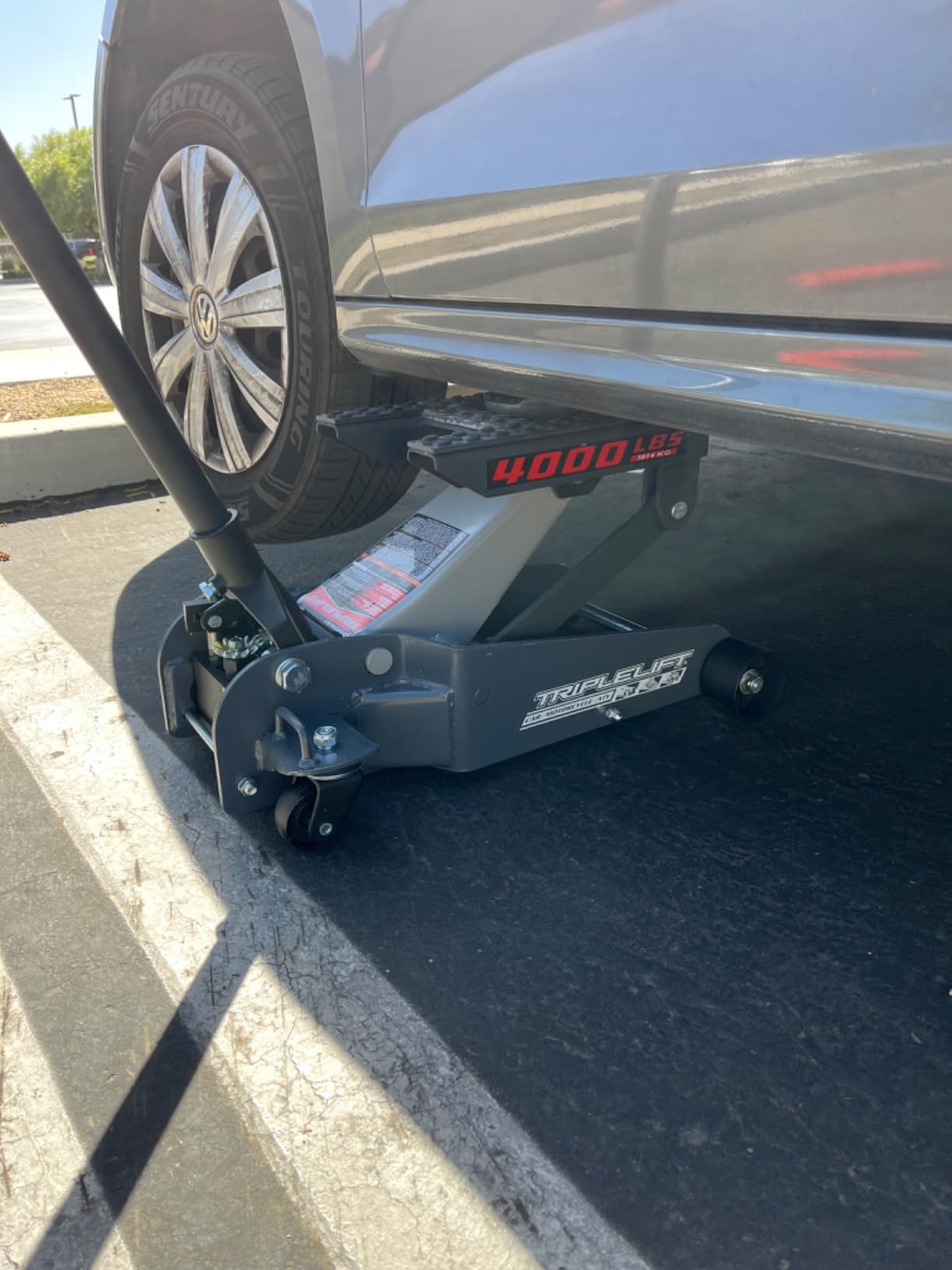 Powerbuilt 2 Ton Triple Lift Floor Jack, Works on Cars, Trucks, Motorcycles, ATV's, Transmissions customer photo 1