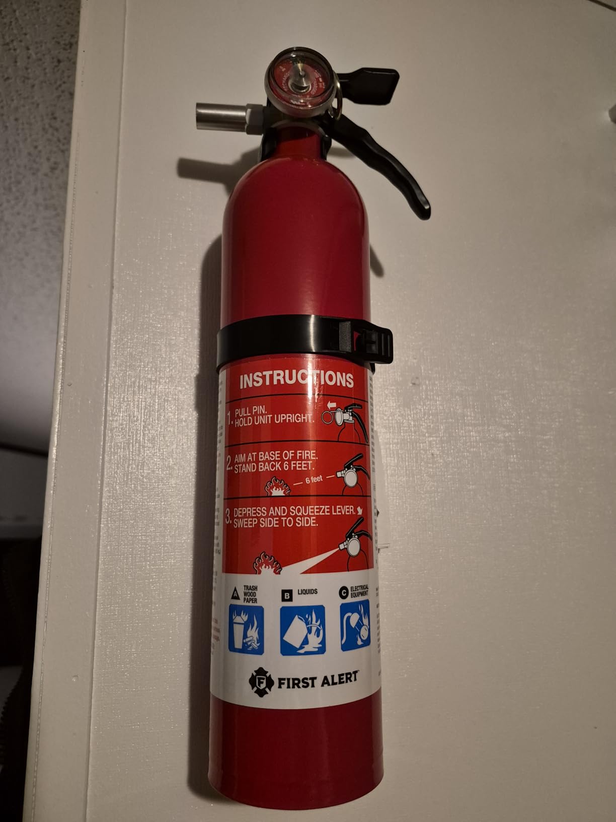 First Alert DHOME1 Rechargeable Standard Home Fire Extinguisher, UL Rated 1-A:10-B:C, Pewter customer photo 1