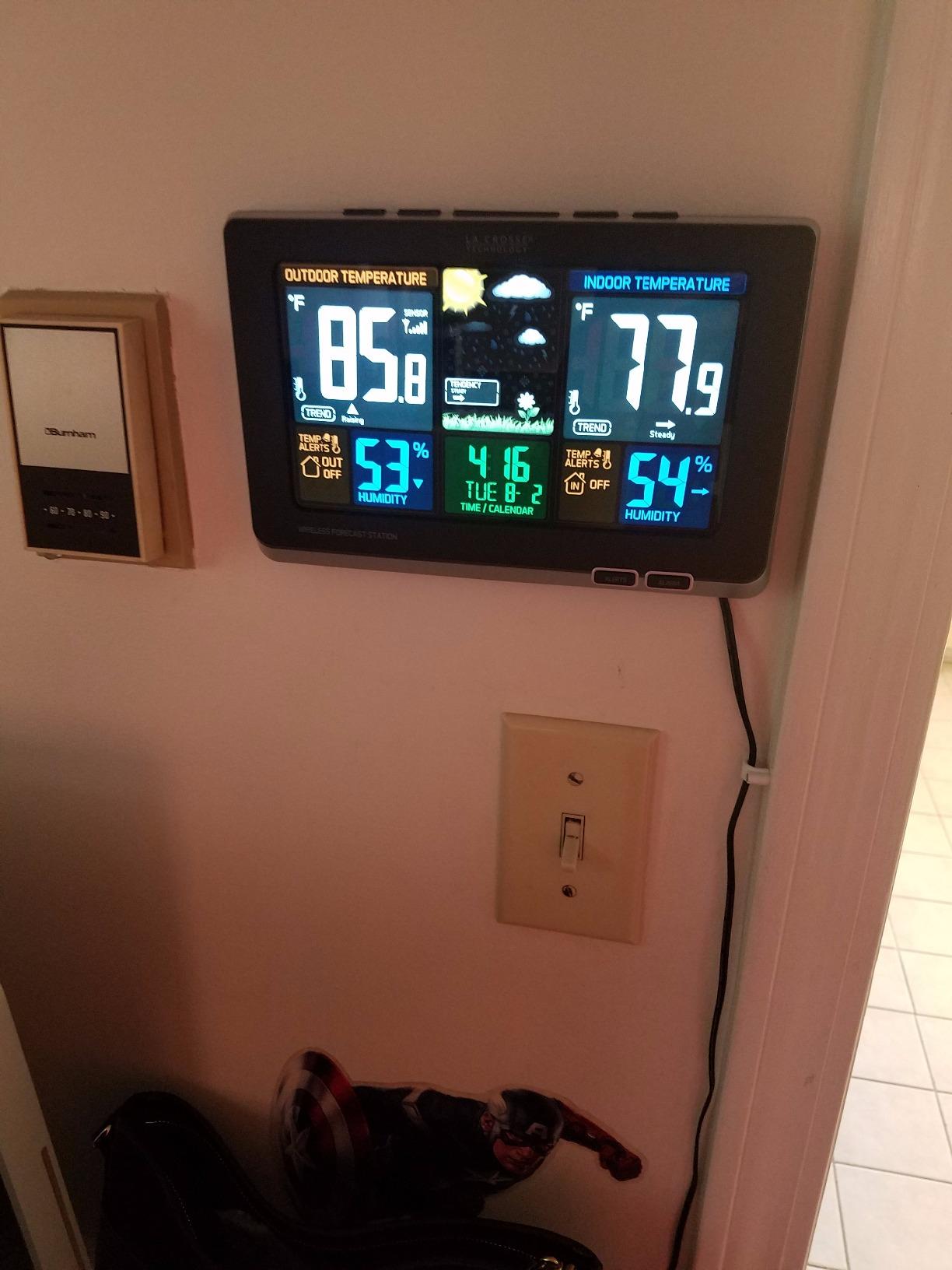 La Crosse Technology Advanced Weather Station with Full-Color LCD & Atomic Time customer photo 1