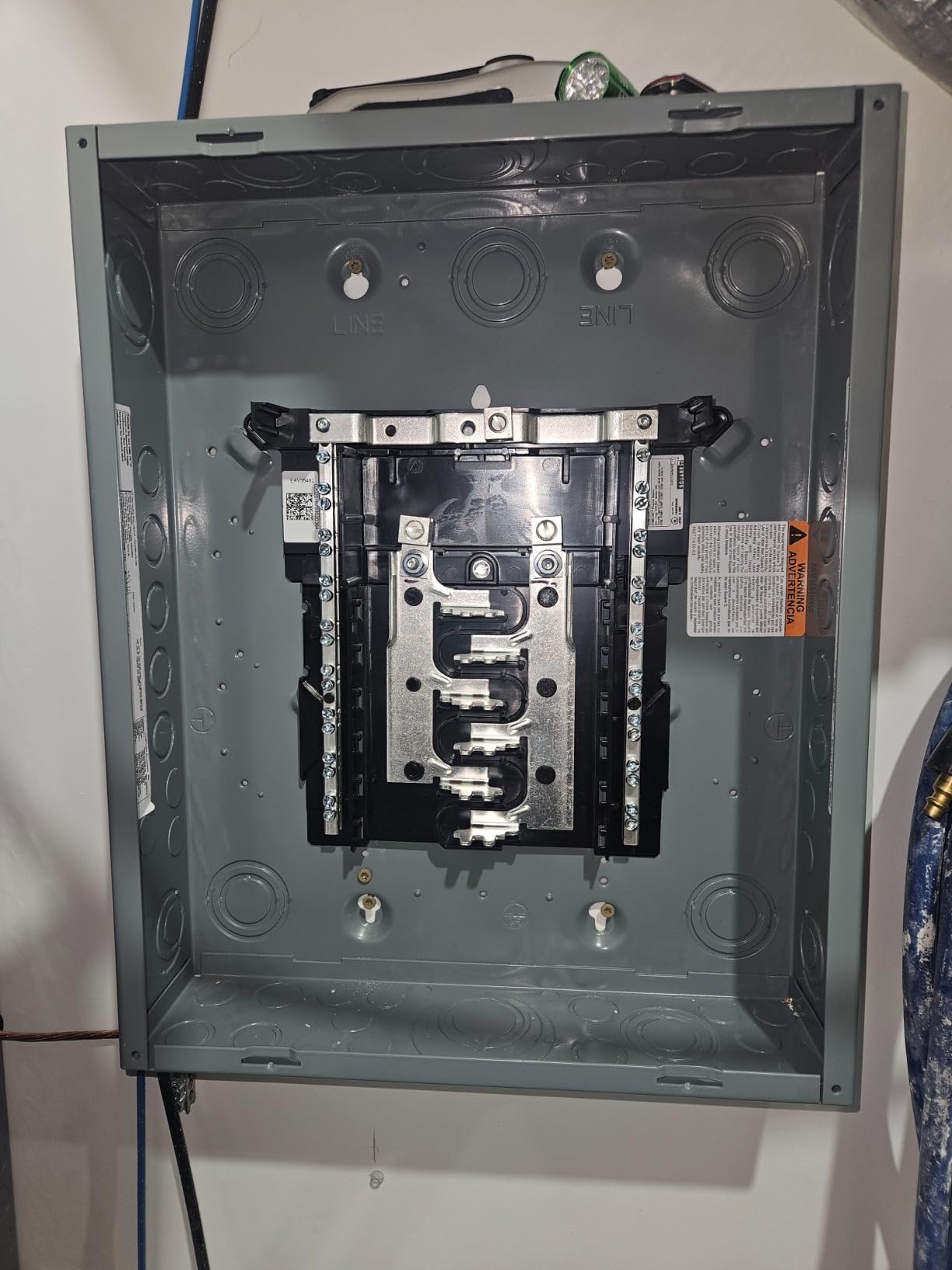 Square D - HOM1224L125PC Homeline Load Center with Cover, Gray, 125-Amp Convertible Main Lugs, 1-Phase, 12-Space 24-Circuit, Indoor, Plug-on Neutral Ready customer photo 2