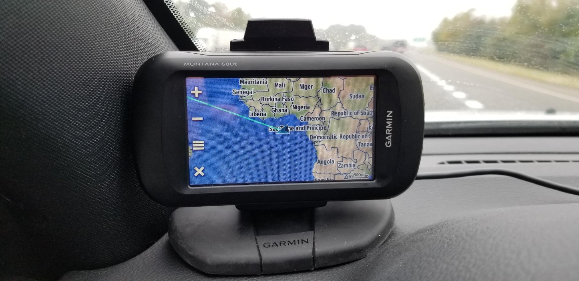 Montana 680, Touchscreen Hiking Handheld, GPS/GLONASS with 8 Megapixel Camera customer photo 1