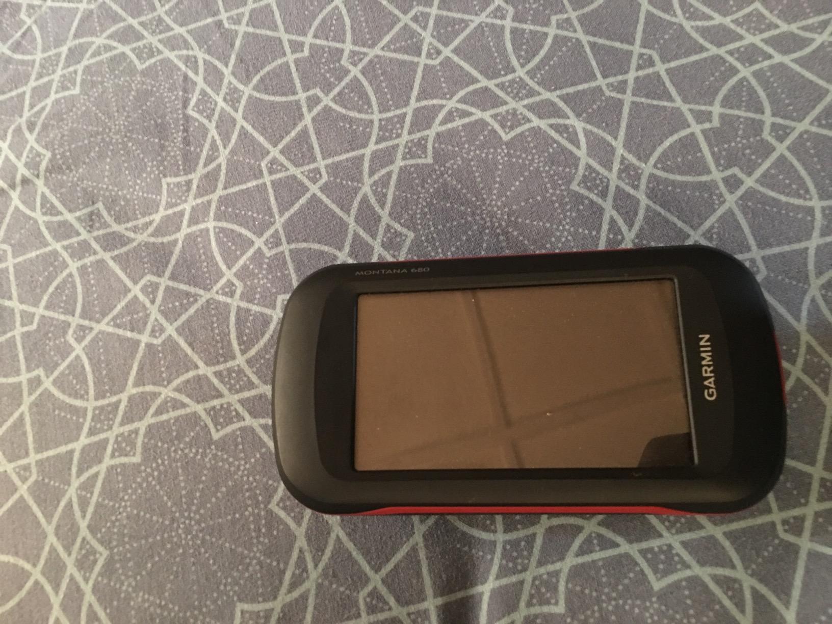 Montana 680, Touchscreen Hiking Handheld, GPS/GLONASS with 8 Megapixel Camera customer photo 2