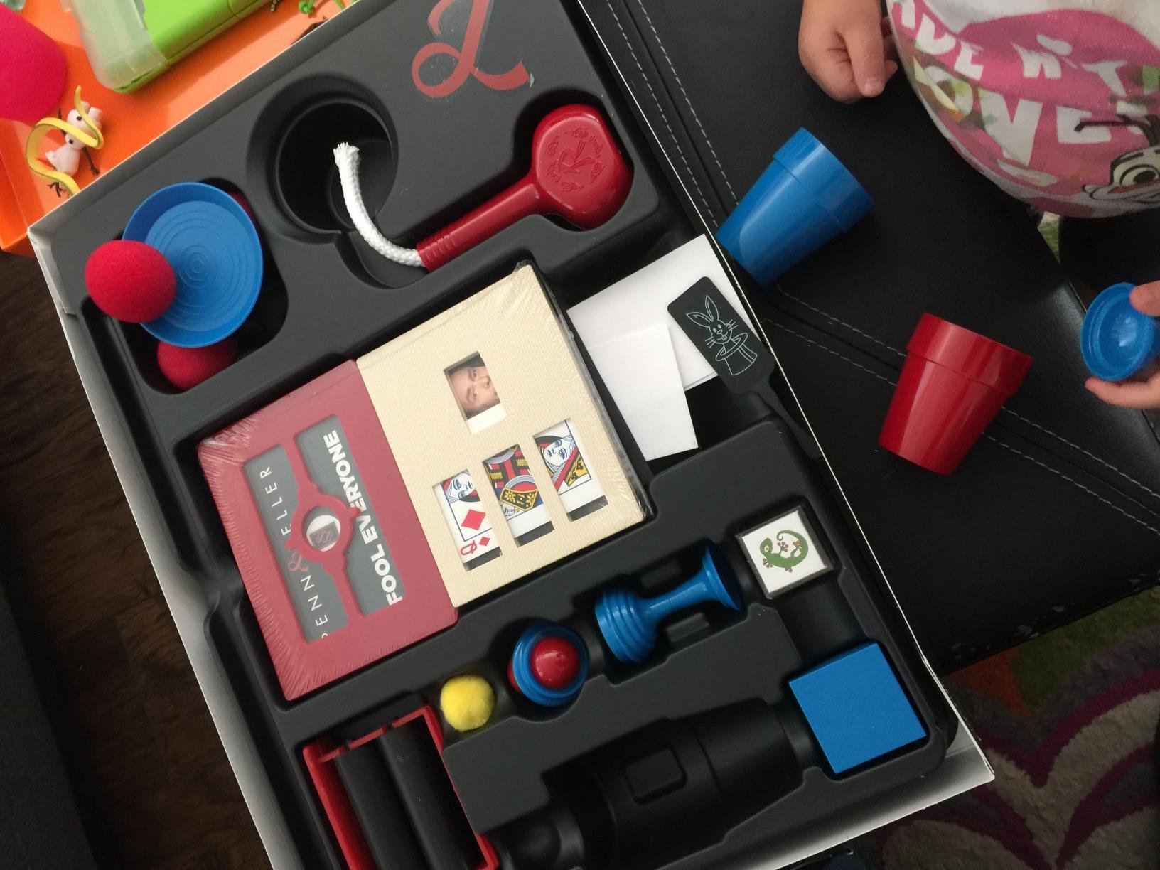 Penn & Teller Fool Everyone Magic Kit, Officially Licensed Magic Set with Video Tutorials, 200 Plus Tricks - Games for Kids 8-12, Boy Toys, 8 Year Old Girl Birthday Gift, Gifts for 10 Year Old Boys customer photo 1