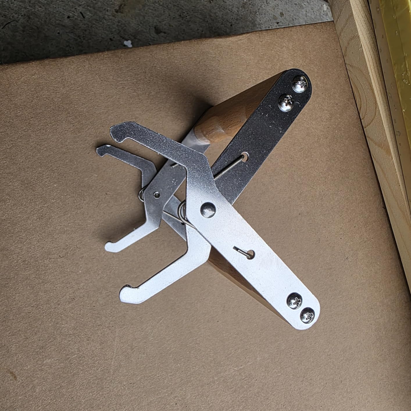 WEICHUAN Bee Hive Frame Grip - Stainless Steel Beekeeping Frame Gripper, Holder and Lifter Tool with Wooden Handle for Beekeeeper customer photo 1