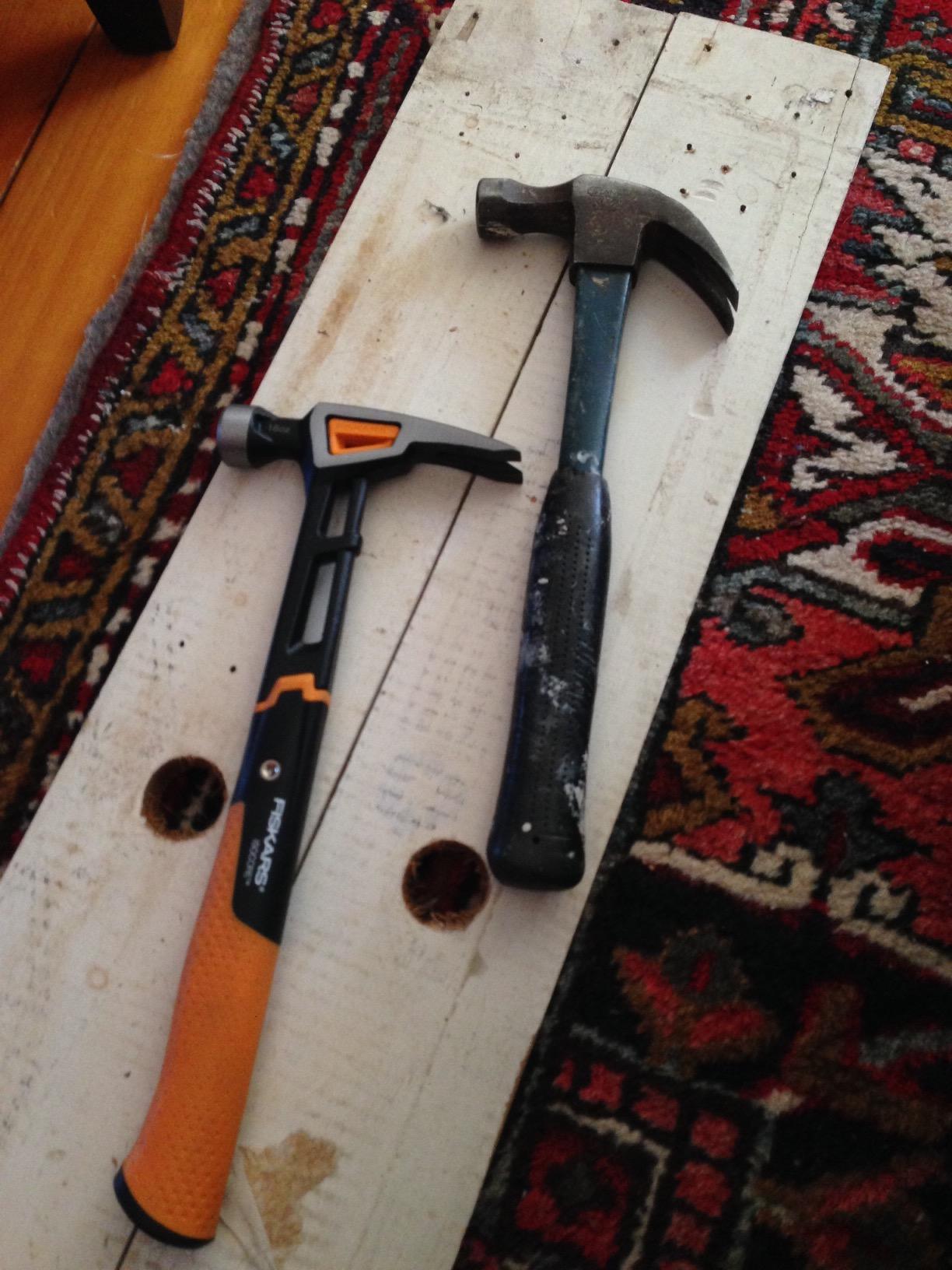 Fiskars Pro IsoCore 16 oz Finishing Hammer (13.5 inch) - with Rip Claw and Shock-Absorbing Grip customer photo 2