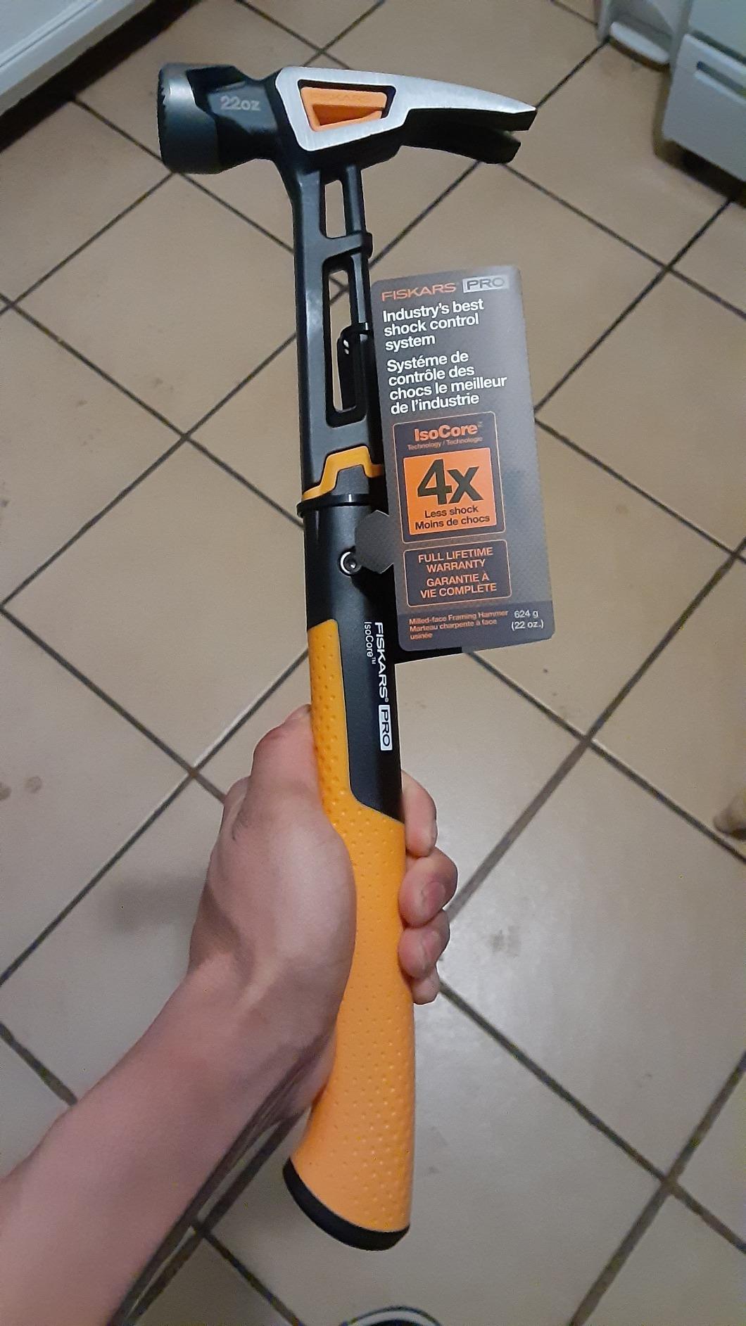 Fiskars IsoCore 22 oz Milled-Face Framing Claw Hammer, with Shock Reduction, 16 in customer photo 1