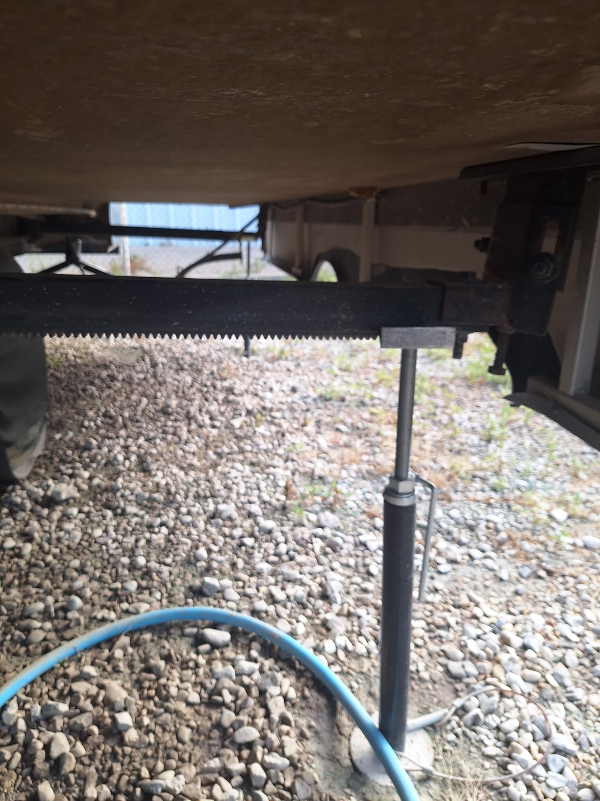 Camco Eaz-Lift RV Slide Out Supports - Heavy-Duty Steel Support Jacks for Camper - Adjustable Height from 19
