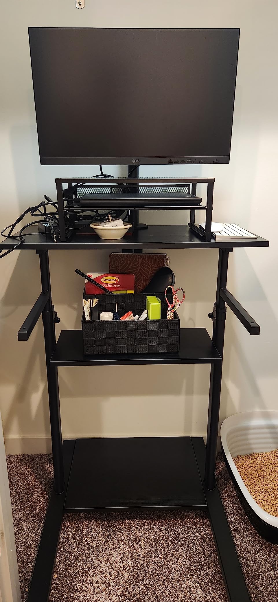 Mount-It! Mobile Computer Cart with Monitor Mount for Screen up to 32