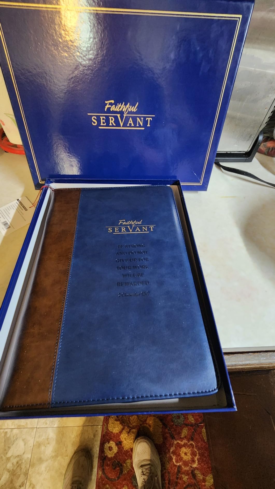 Christian Art Gifts Faithful Servant 2 Chronicles 15:7 Zippered Brown Faux Leather Padfolio/Portfolio Folder Notepad with Single Pen with Highlighter Tip for Notes customer photo 1