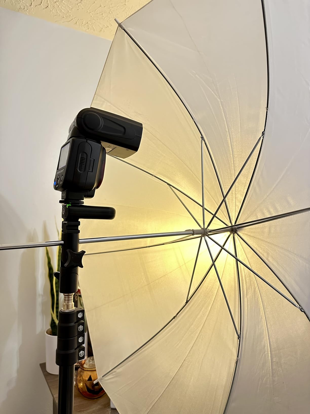 Anwenk Camera Flash Speedlite Mount Swivel Light Stand Bracket with Umbrella Reflector Holder for Camera DSLR Nikon Canon Pentax Olympus and Other DSLR Flashes Studio Light LED Light, 1Pack customer photo 1