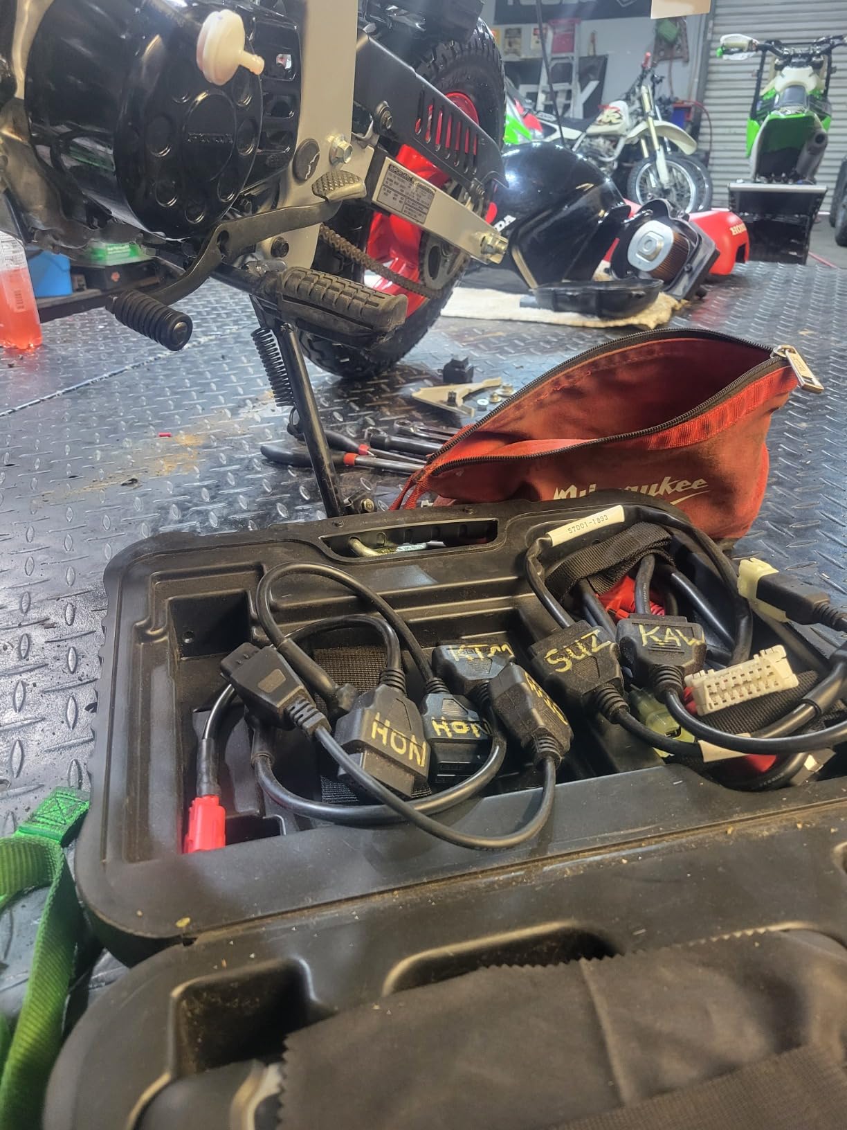 Autel Scanner MaxiCOM MK808S: 2026 Bidirectional Tool, 28+ Service, 3000+ Active Tests, All System OBD2 Diagnostics customer photo 1