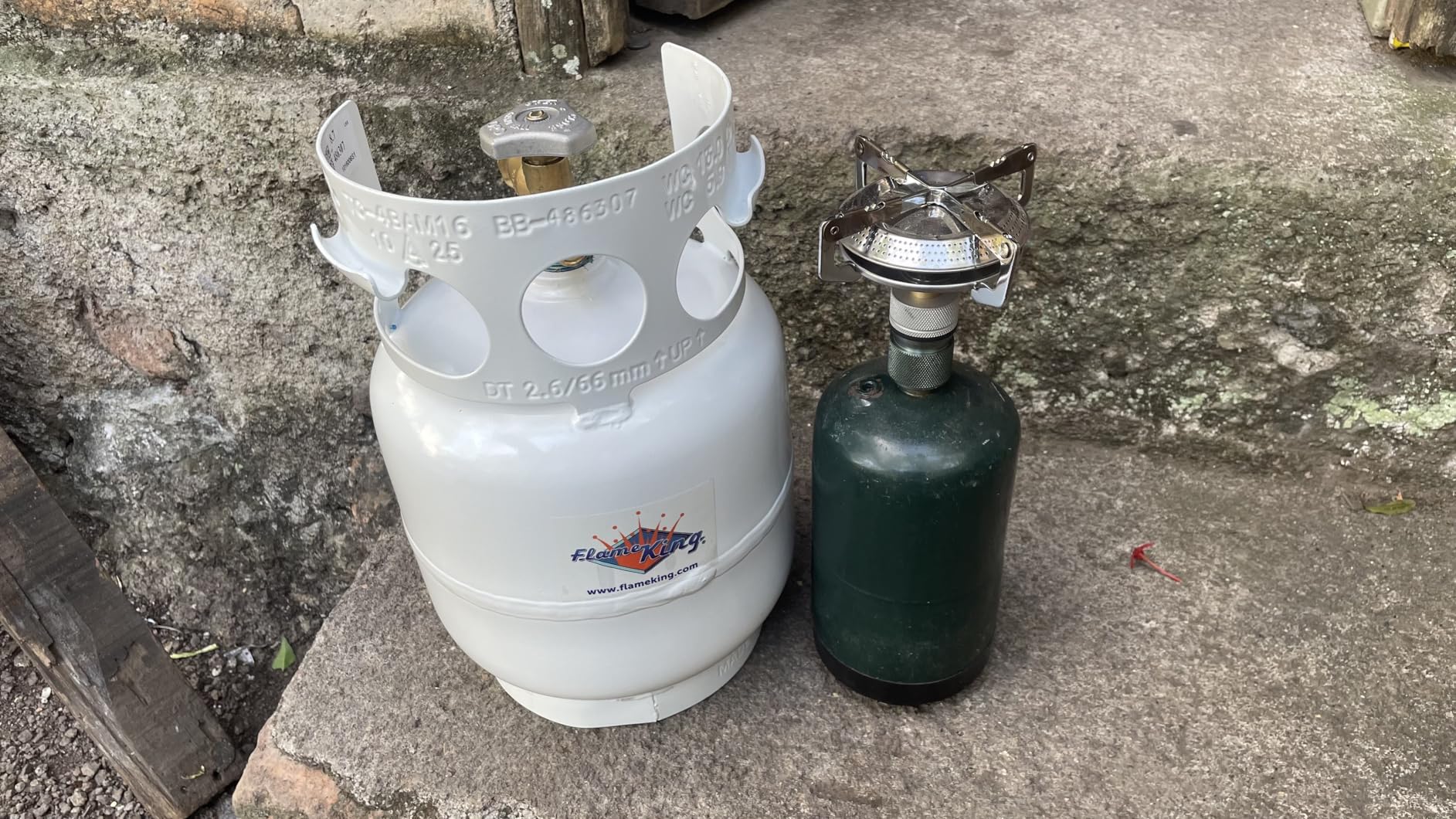 FLAME KING YSN5LB 5 Pound Propane Tank Cylinder, Great For Portable Grills, Fire Pits, Heaters And Overlanding, White customer photo 2