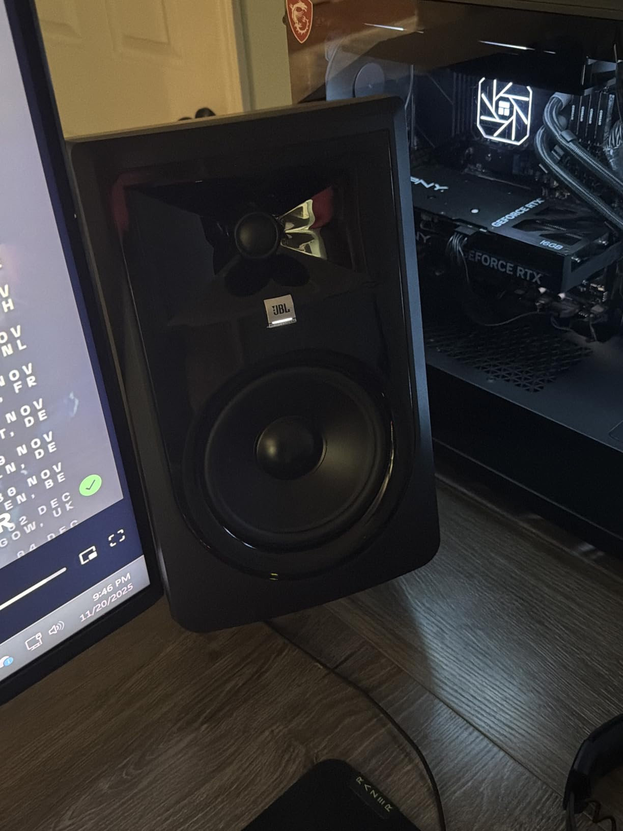 JBL Professional 306P MkII 6-Inch 2-Way Powered, Active Monitor Speaker customer photo 1