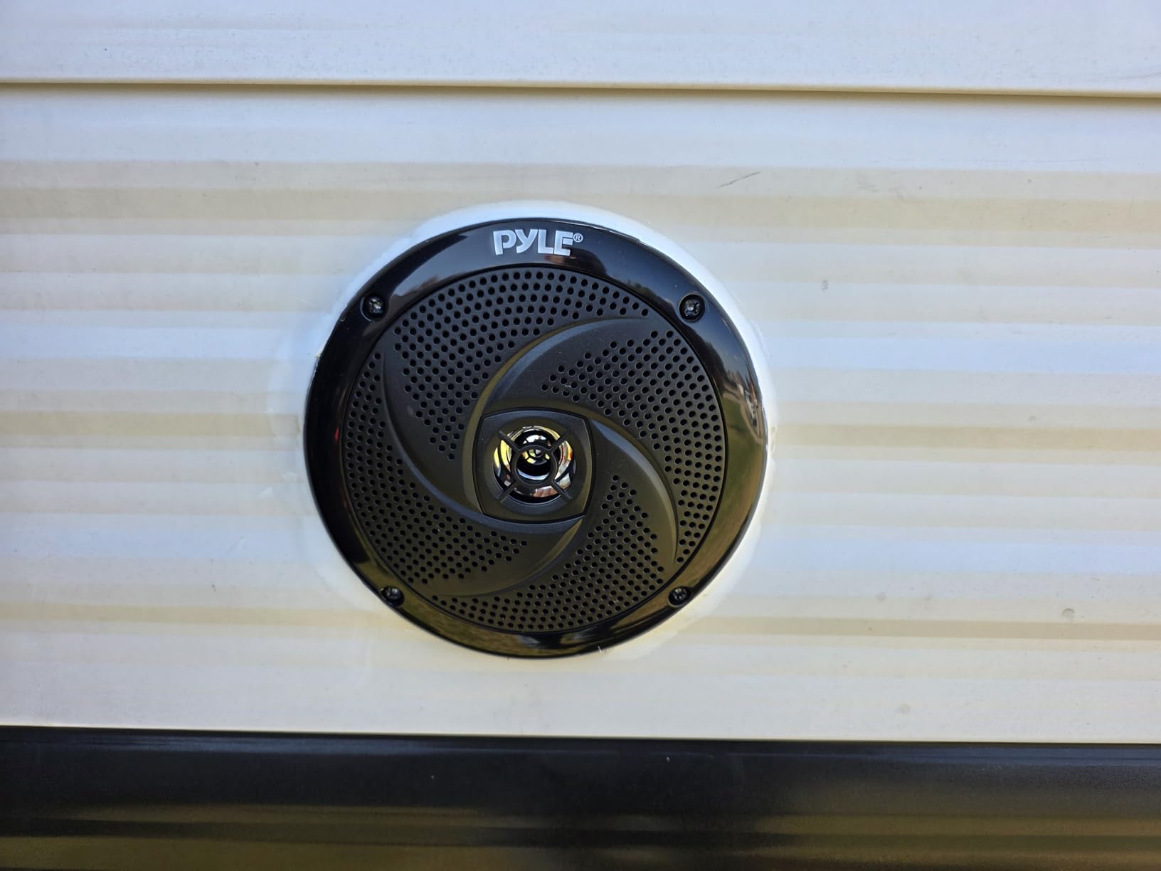 Pyle Marine Speakers - 5.25 Inch 2 Way Waterproof and Weather Resistant Outdoor Audio Stereo Sound System with LED Lights, 180 Watt Power and Low Profile Slim Style - PLMRS53BL (Black) customer photo 1